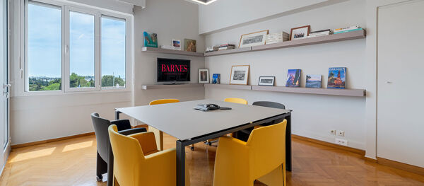 BARNES Greece