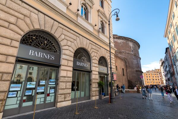 BARNES Roma