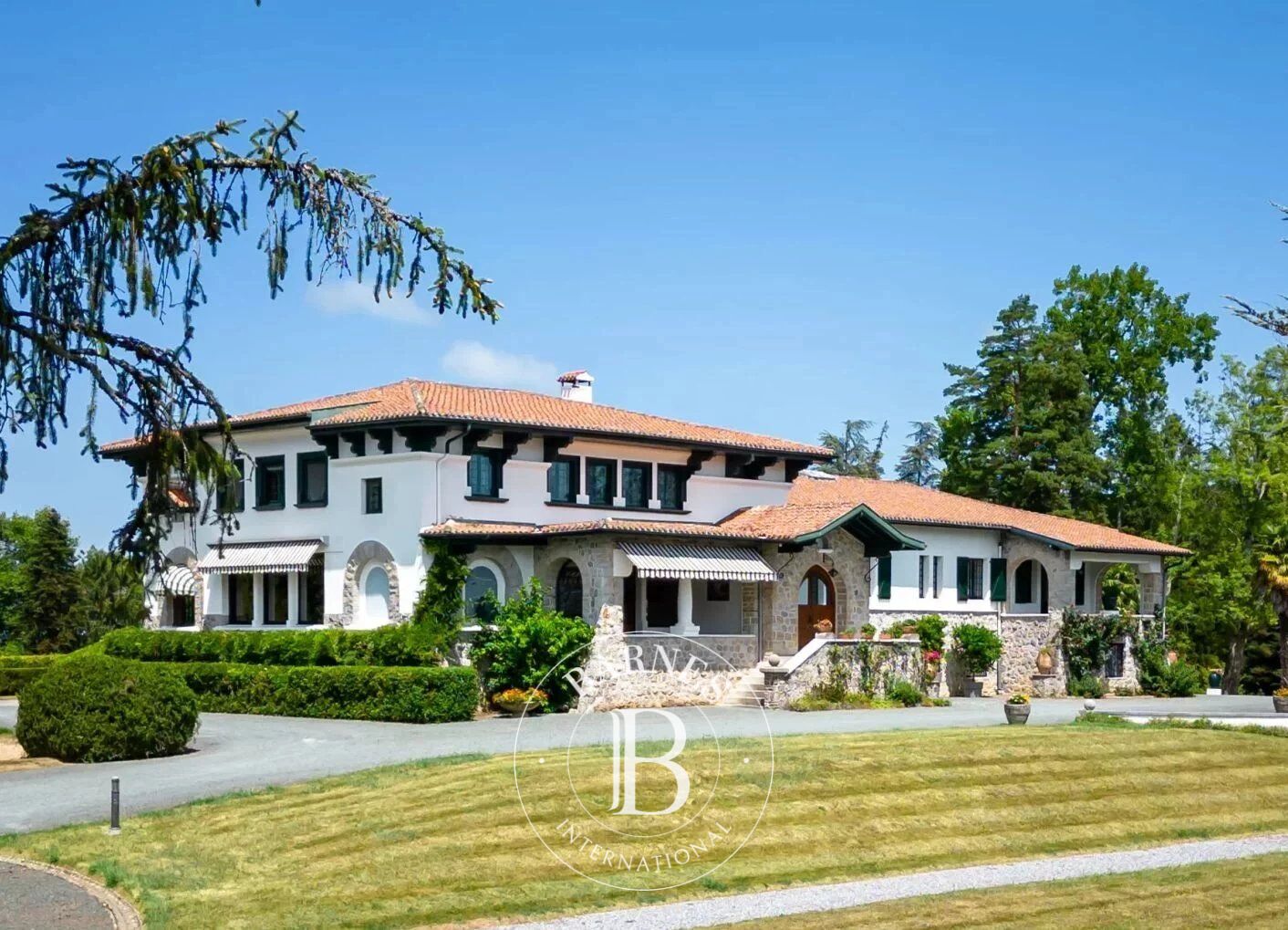 RARE 1925 PROPERTY BUILT BY GODBARGE ON A PARK OF APPROXIMATELY 5 HECTARES, MOUNTAIN VIEW. - picture 3