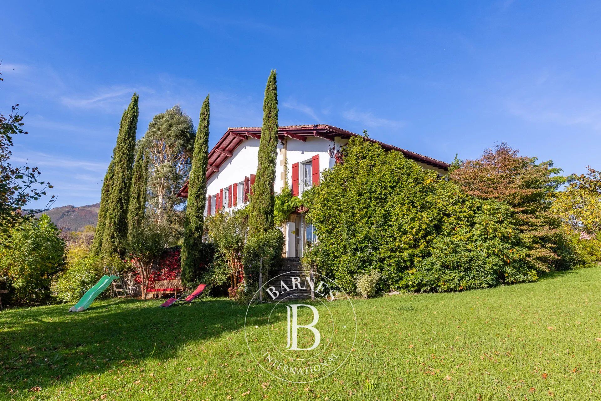 SARE, MAISON DE CHARME ENTOUREE DE VERDURE, CALME ET VUE MONTAGNES - picture 3