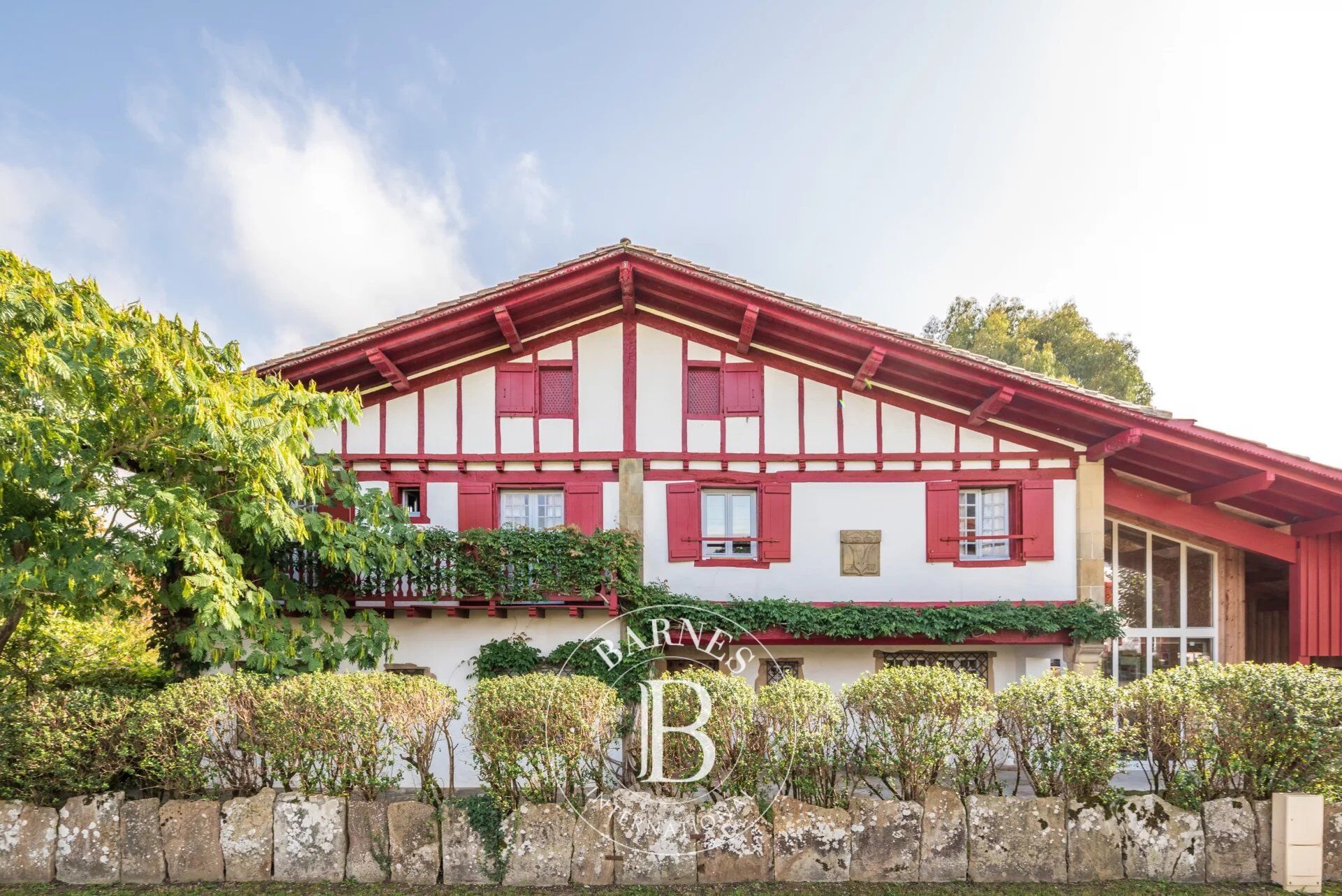 SARE, MAISON DE CHARME ENTOUREE DE VERDURE, CALME ET VUE MONTAGNES - picture 2