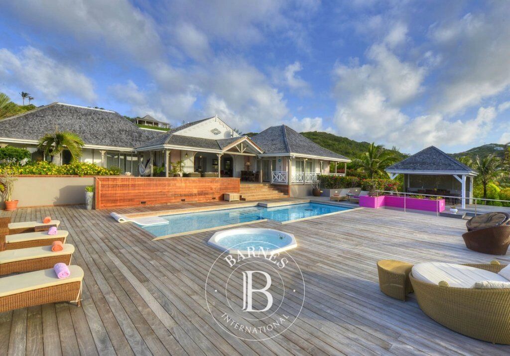 Large 5 bedroom villa with beach access. - picture 2