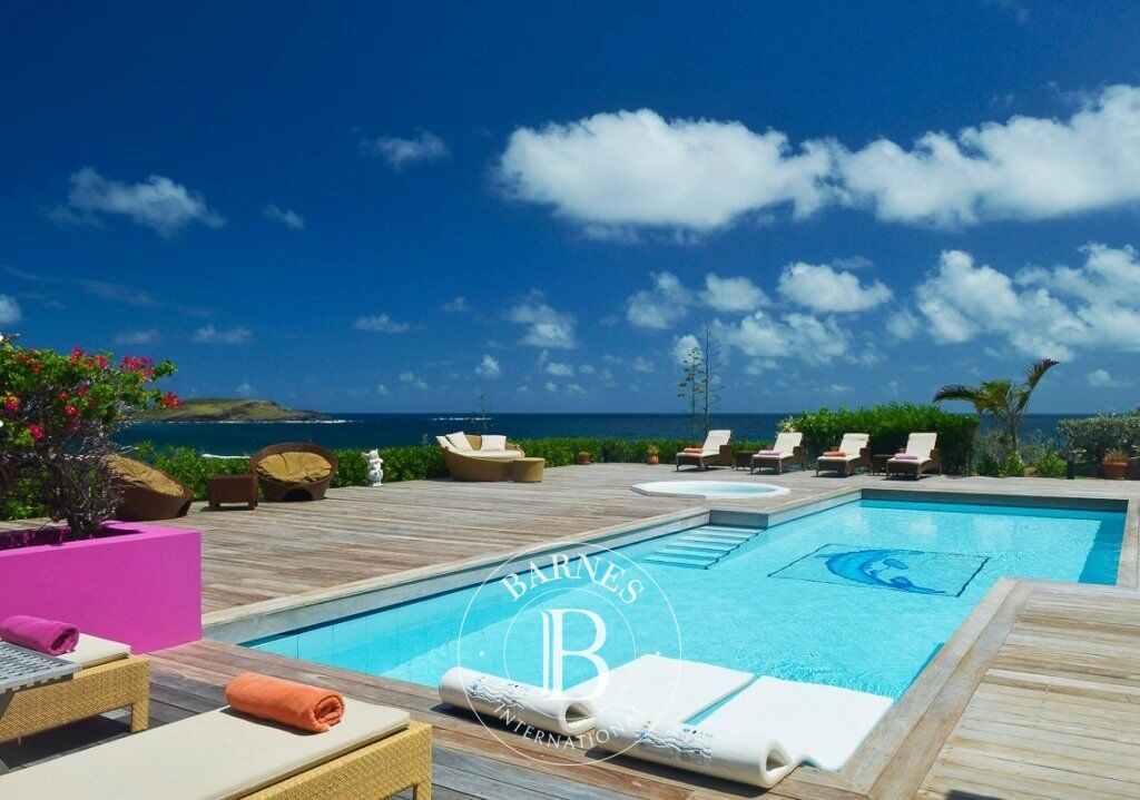 Large 5 bedroom villa with beach access. - picture 1