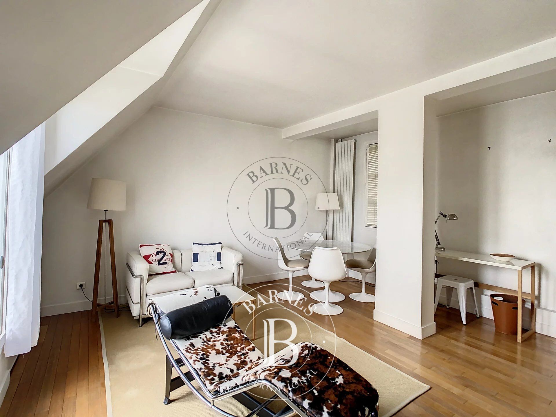 PARIS 8TH/SAINT- PHILIPPE DU ROULE. FURNISHED 2-BEDROOM APARTMENT 2290 EUROS  ALL CHARGES INCLUDED - picture 1