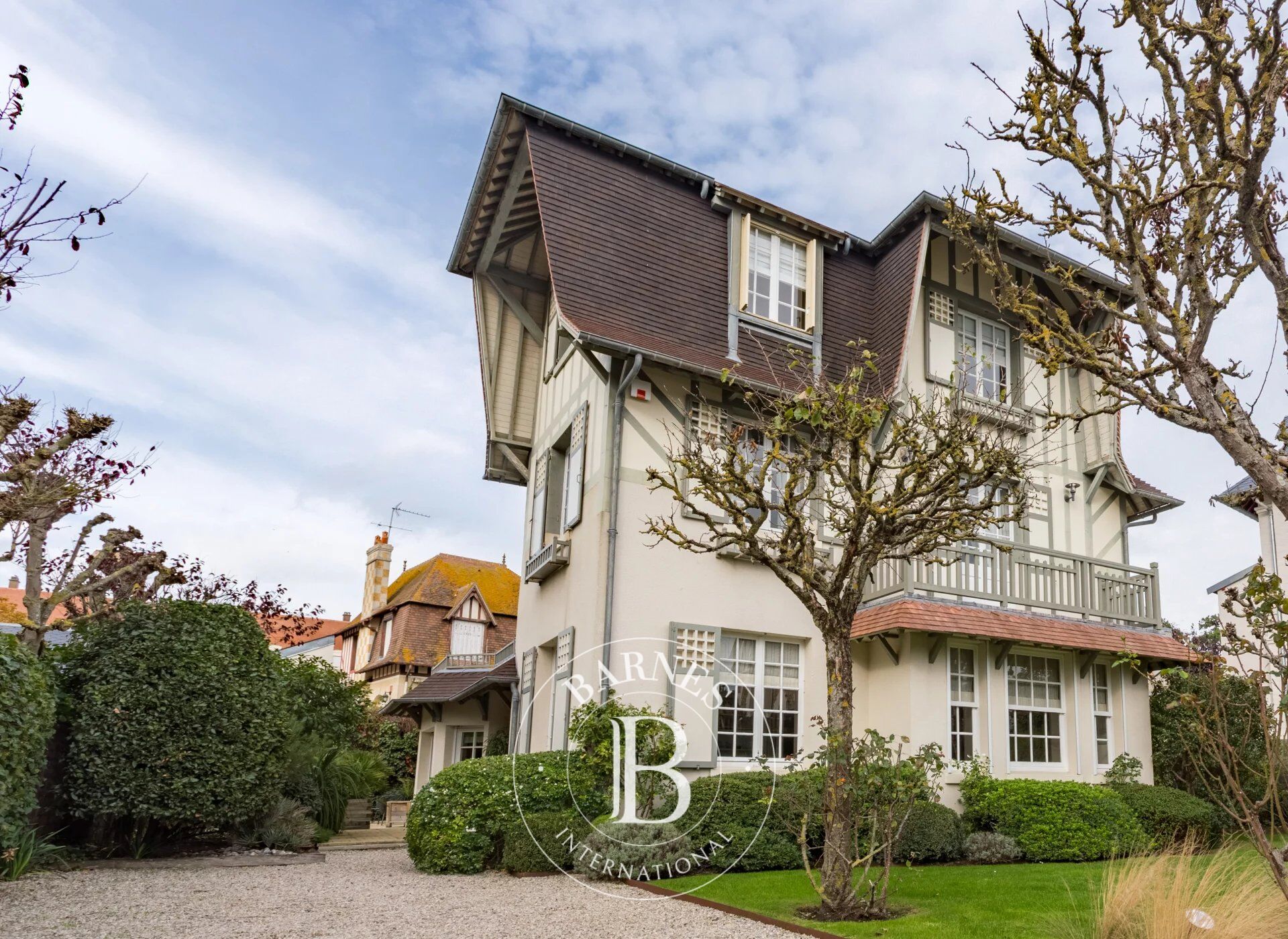 DEAUVILLE - BELLE VILLA DANS LE TRIANGLE D'OR - 5 CHAMBRES - picture 3