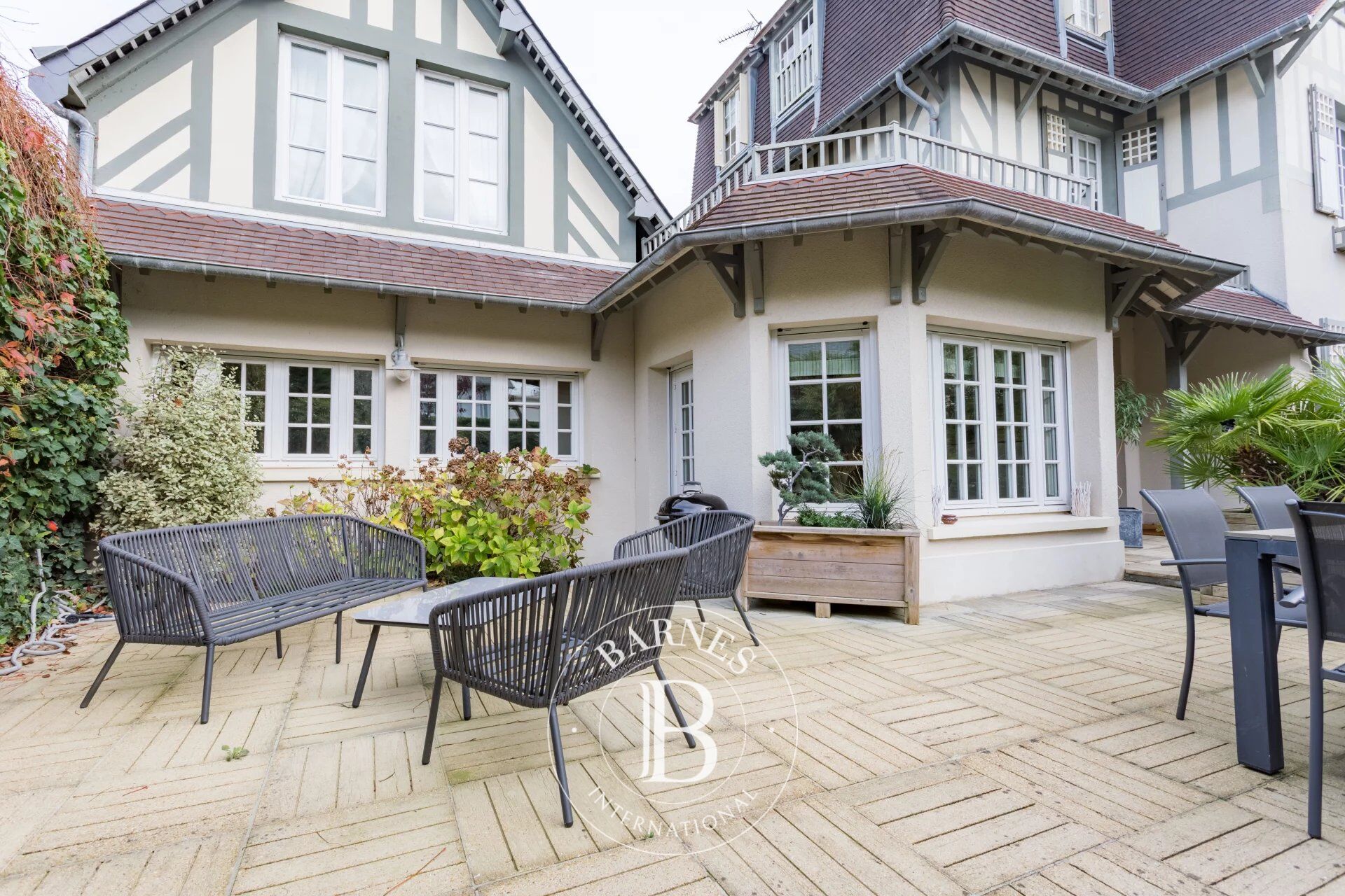 DEAUVILLE - BELLE VILLA DANS LE TRIANGLE D'OR - 5 CHAMBRES - picture 2