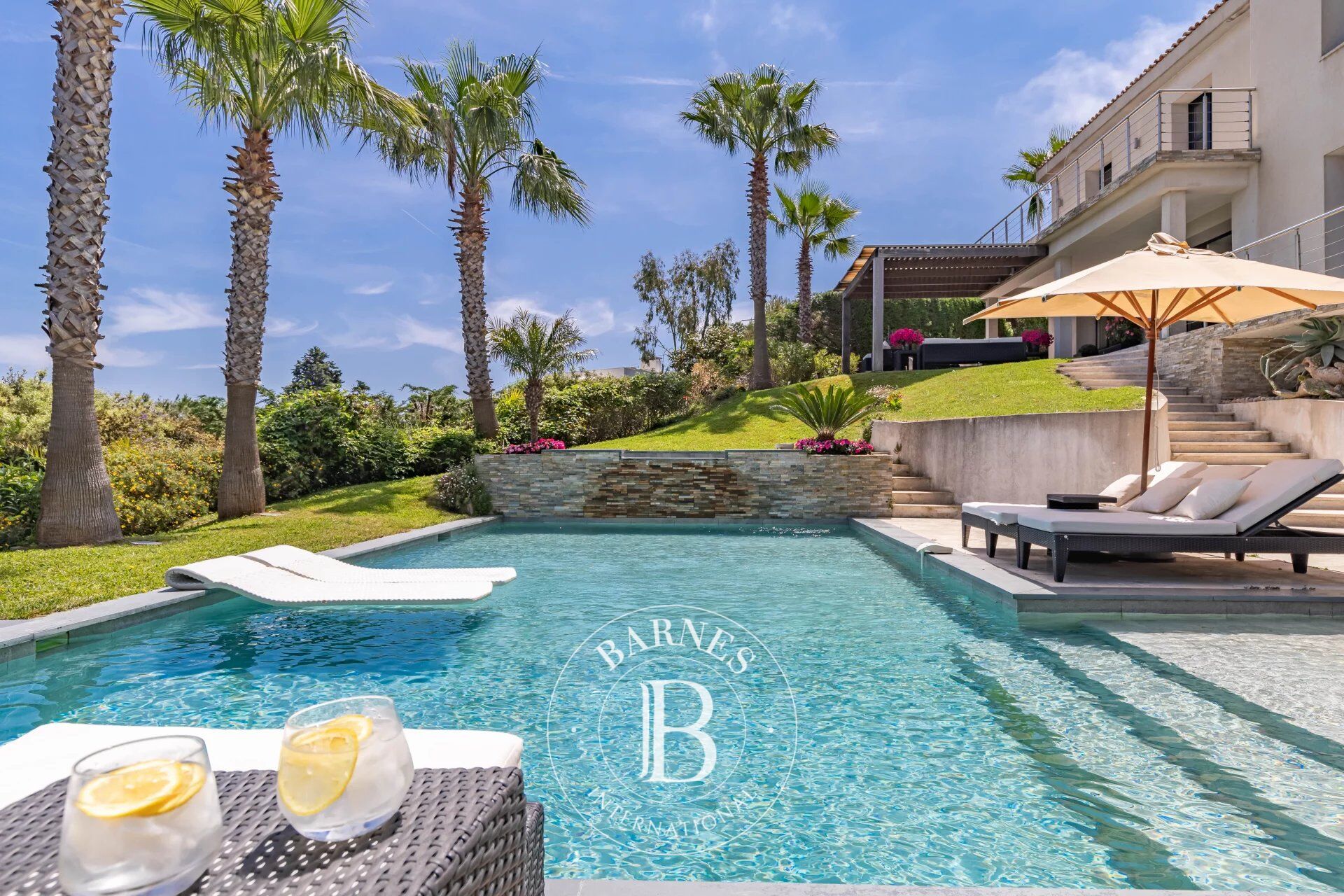 SUPER CANNES - LUXURIOUS SEA VIEW PROPERTY - 7 BEDROOMS - picture 2