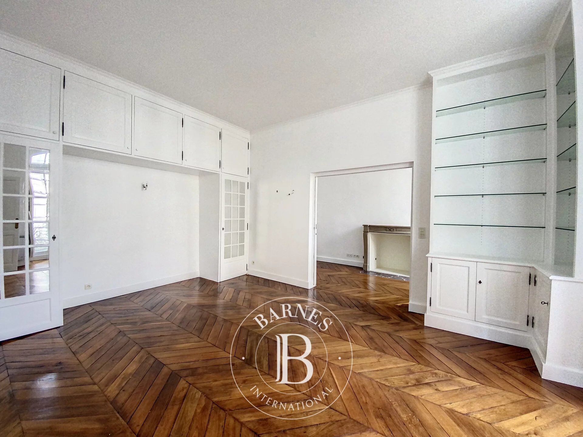 3 PIECES VIDE 71.80 m² - 2 CHAMBRES - PARIS 7 - QUAI VOLTAIRE - picture 3