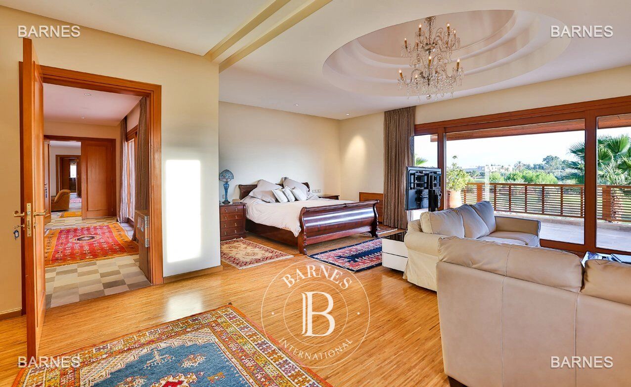 villa on golf with exceptional finishes , very high quality materials , lift .... - picture 3