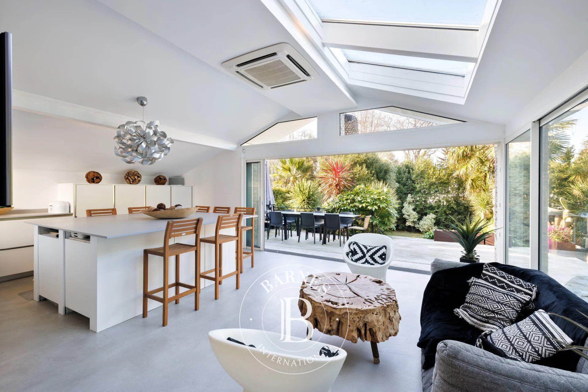 BIARRITZ, PARC D'HIVER, TRES BELLE MAISON CONTEMPORAINE AVEC PISCINE - picture 1