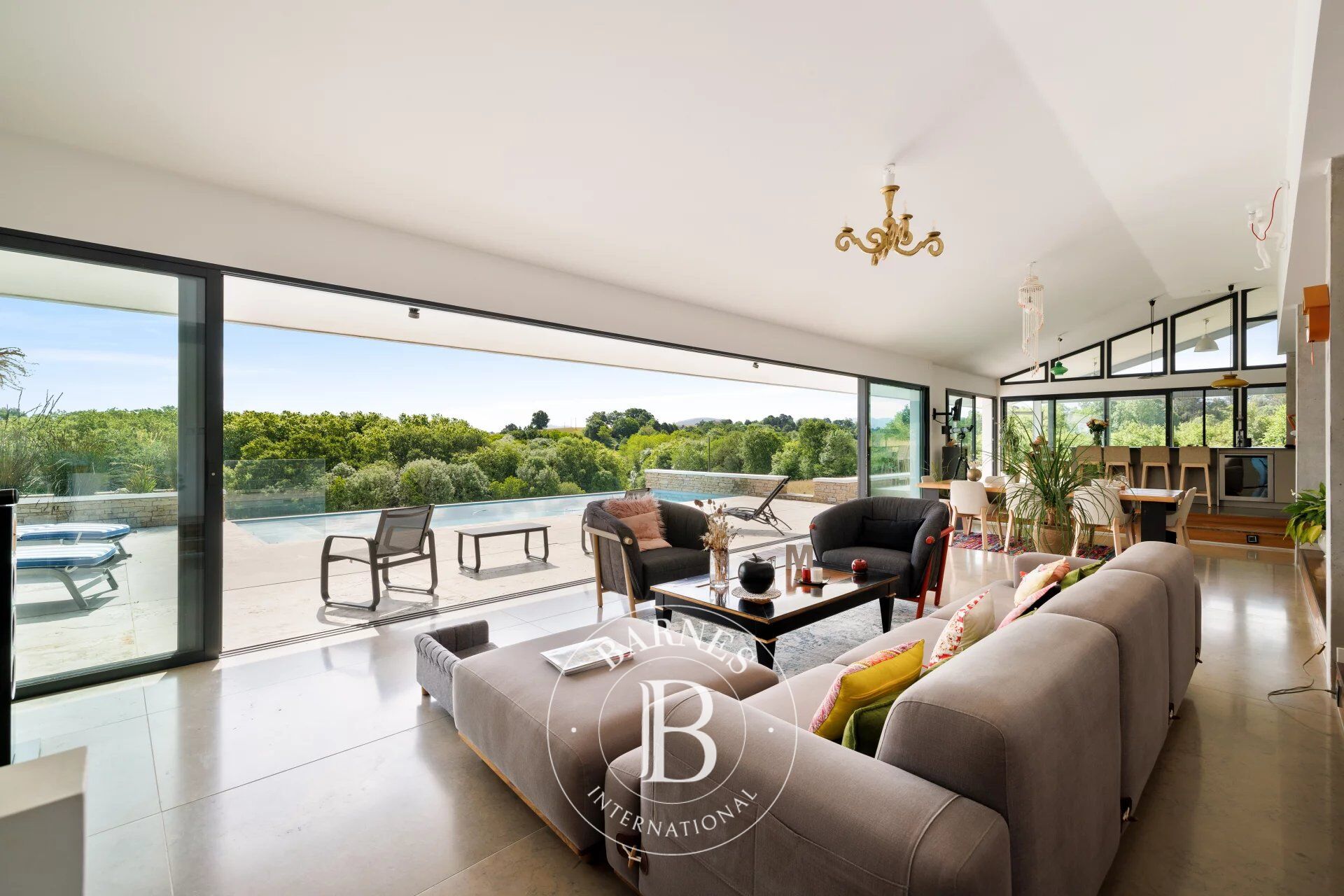 AHETZE, MAISON CONTEMPORAINE DE PLUS DE 320 M² AU CALME - picture 1