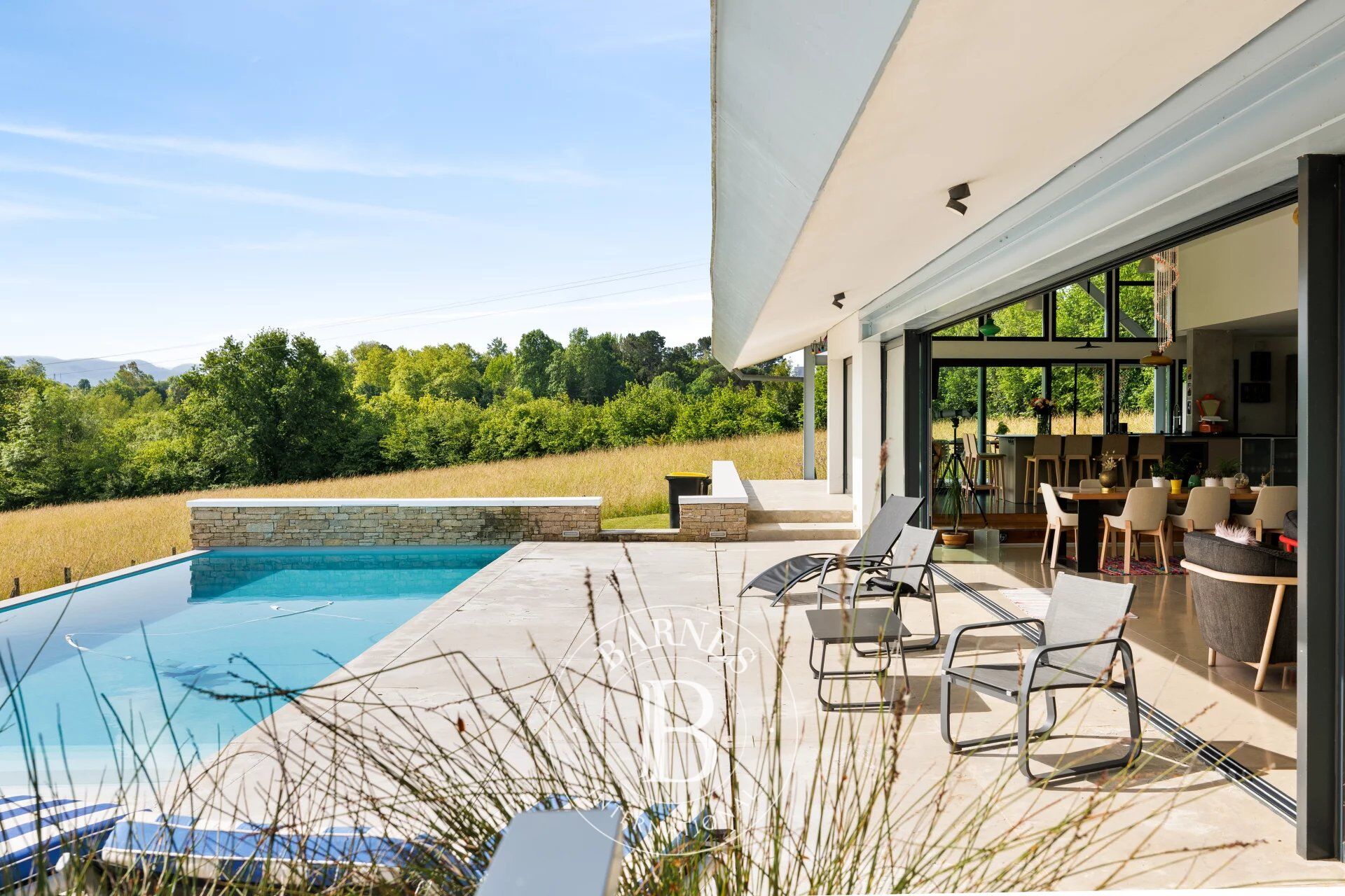 AHETZE, MAISON CONTEMPORAINE DE PLUS DE 320 M² AU CALME - picture 1