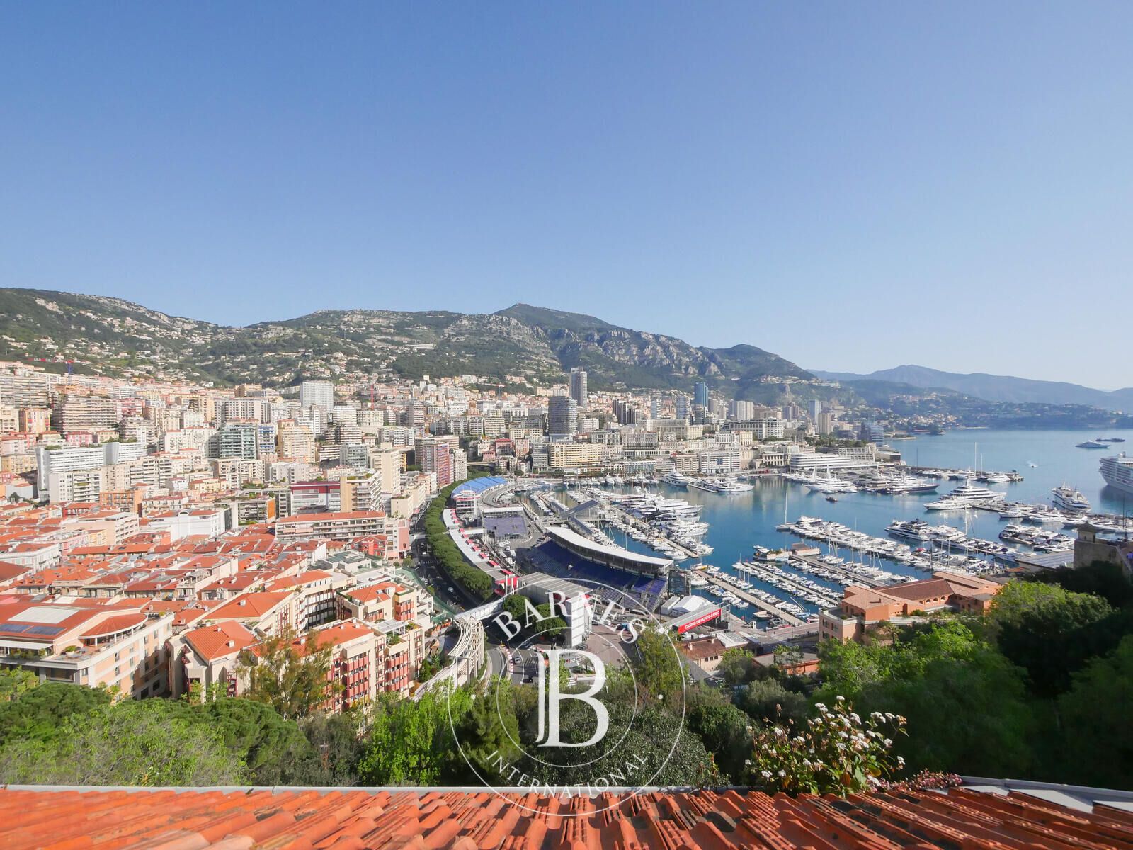 MONACO-VILLE - VILLA SURPLOMBANT LE PORT HERCULE - picture 1