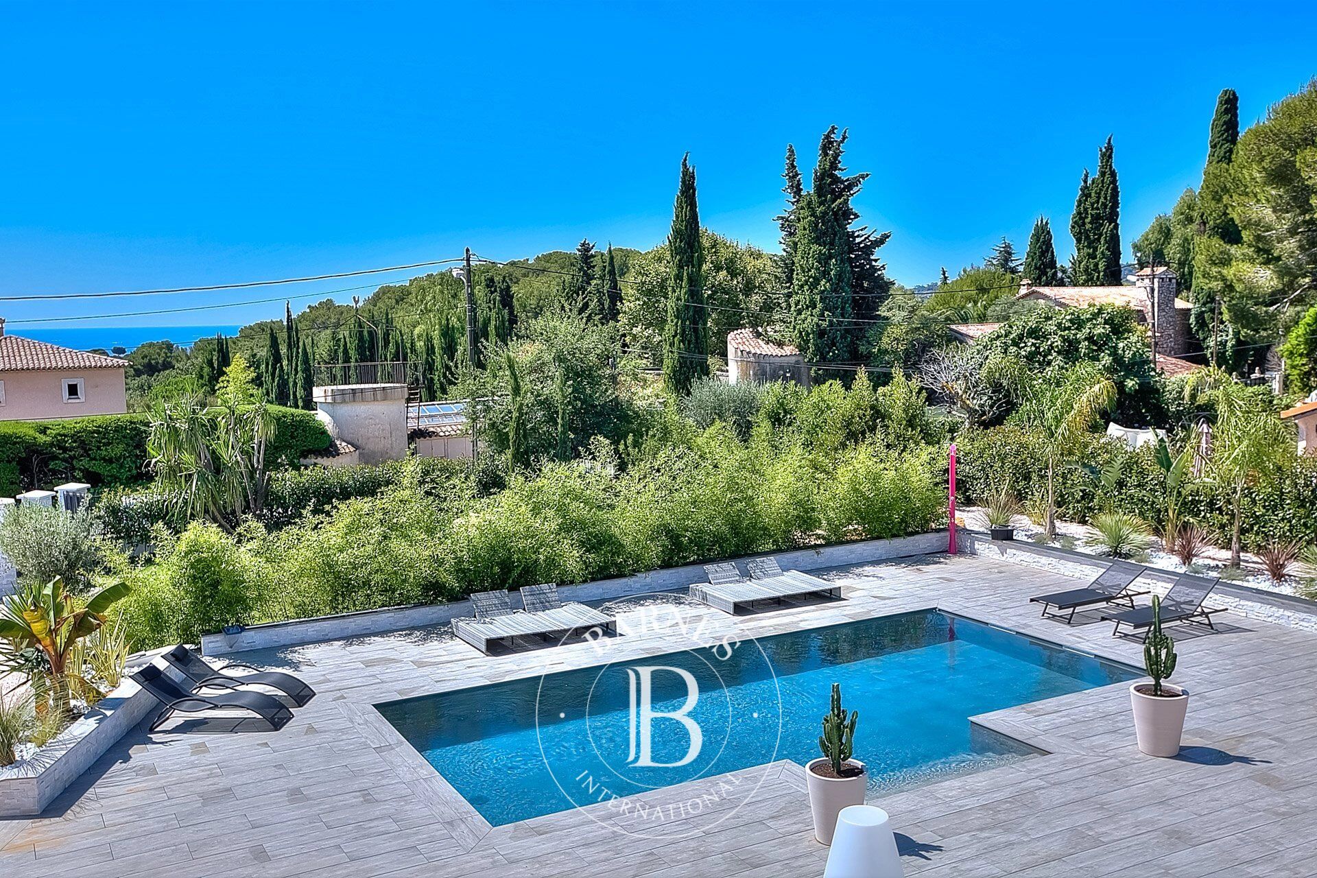 Villa Antibes - picture 2