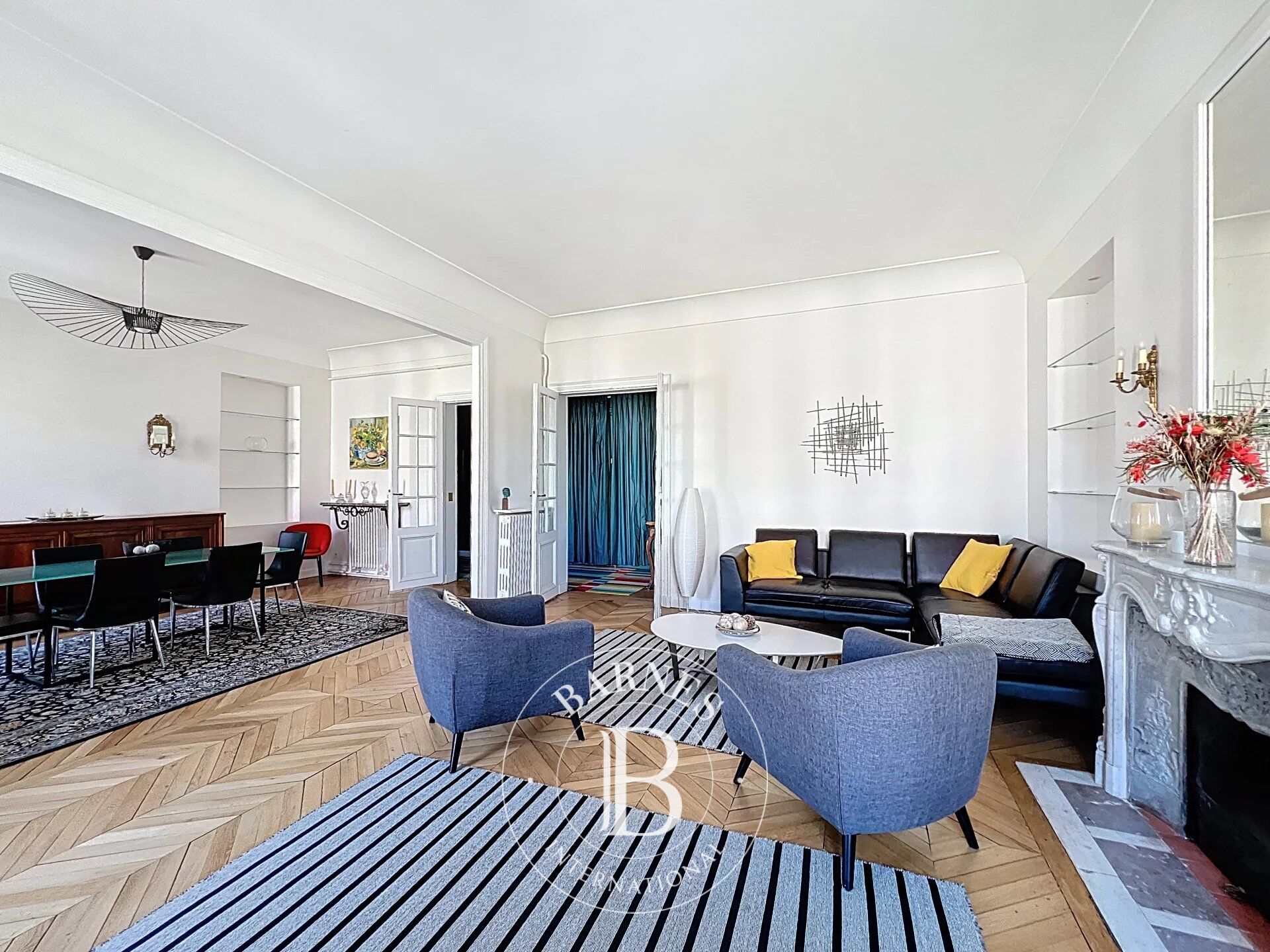 Piso Paris 8ème - picture 3