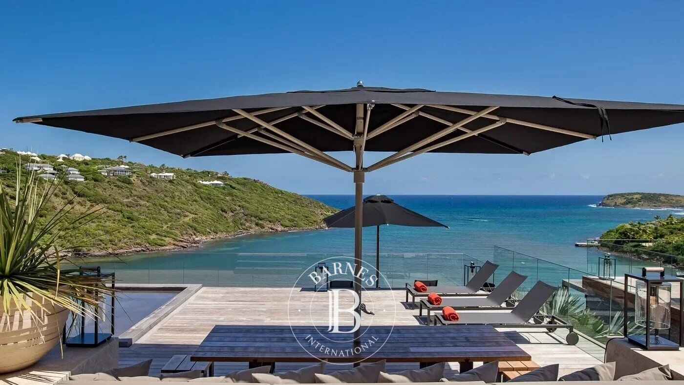 Modern 6 bedroom villa overlooking Marigot's bay. - picture 3