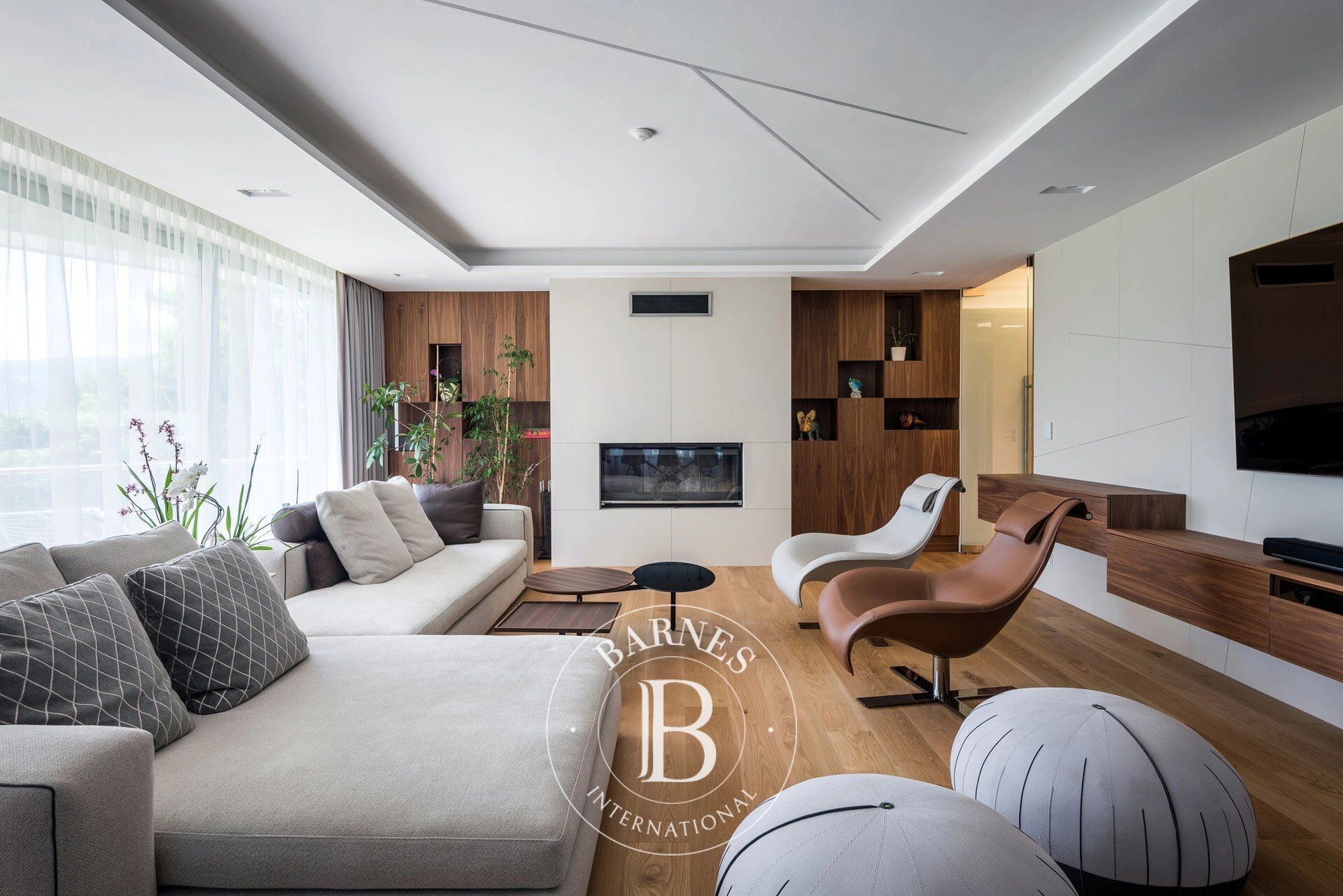 Smart home with excellent panorama - picture 3