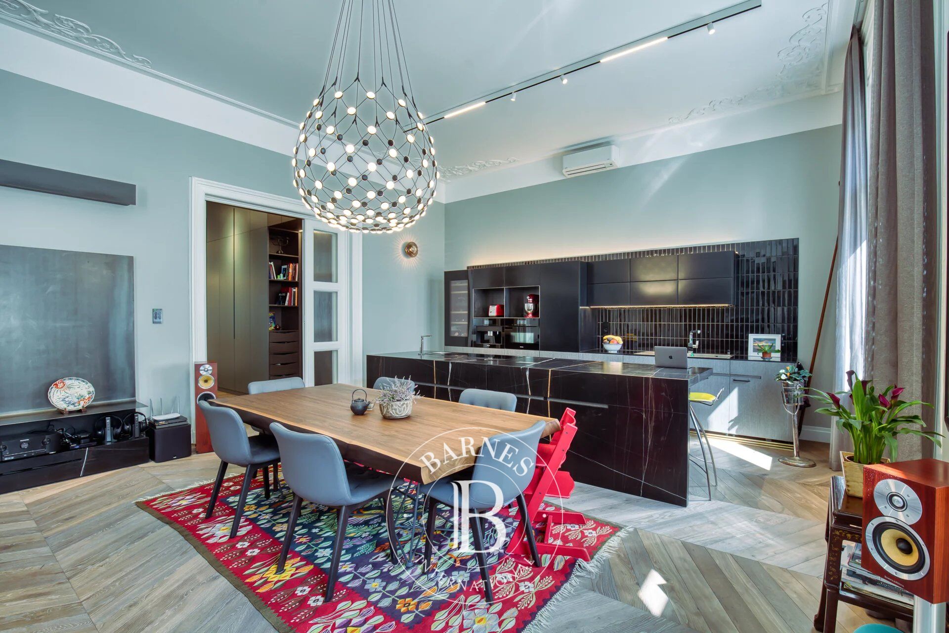 Exclusive smart home with a panoramic view to Szabadság Square - picture 2