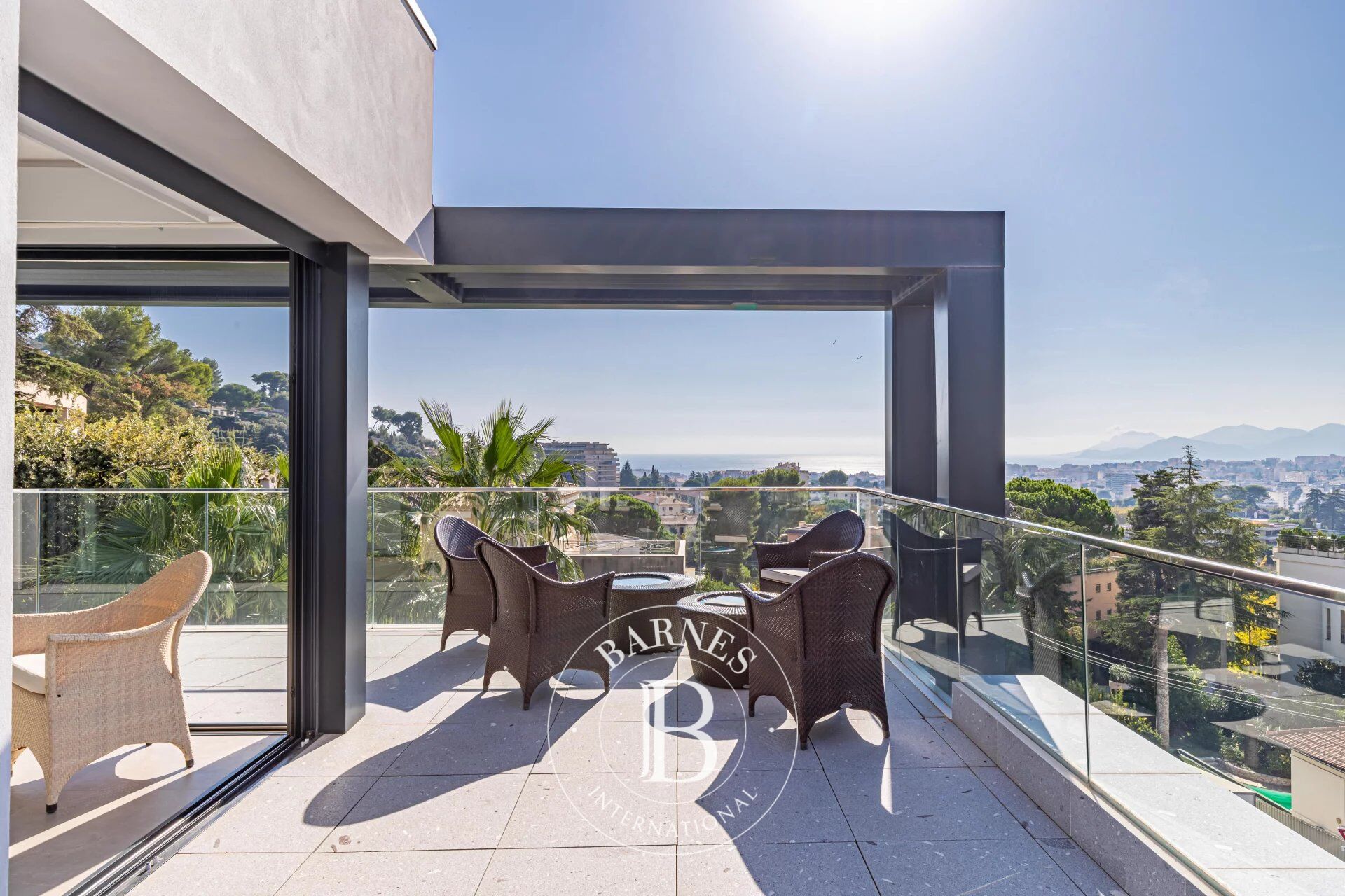 HEIGHTS OF CANNES - CONTEMPORARY PROPERTY - 6 BEDROOMS - picture 3