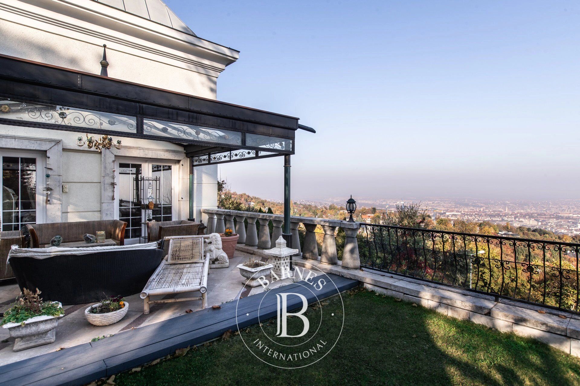 Villa Budapest XII. kerülete - picture 1