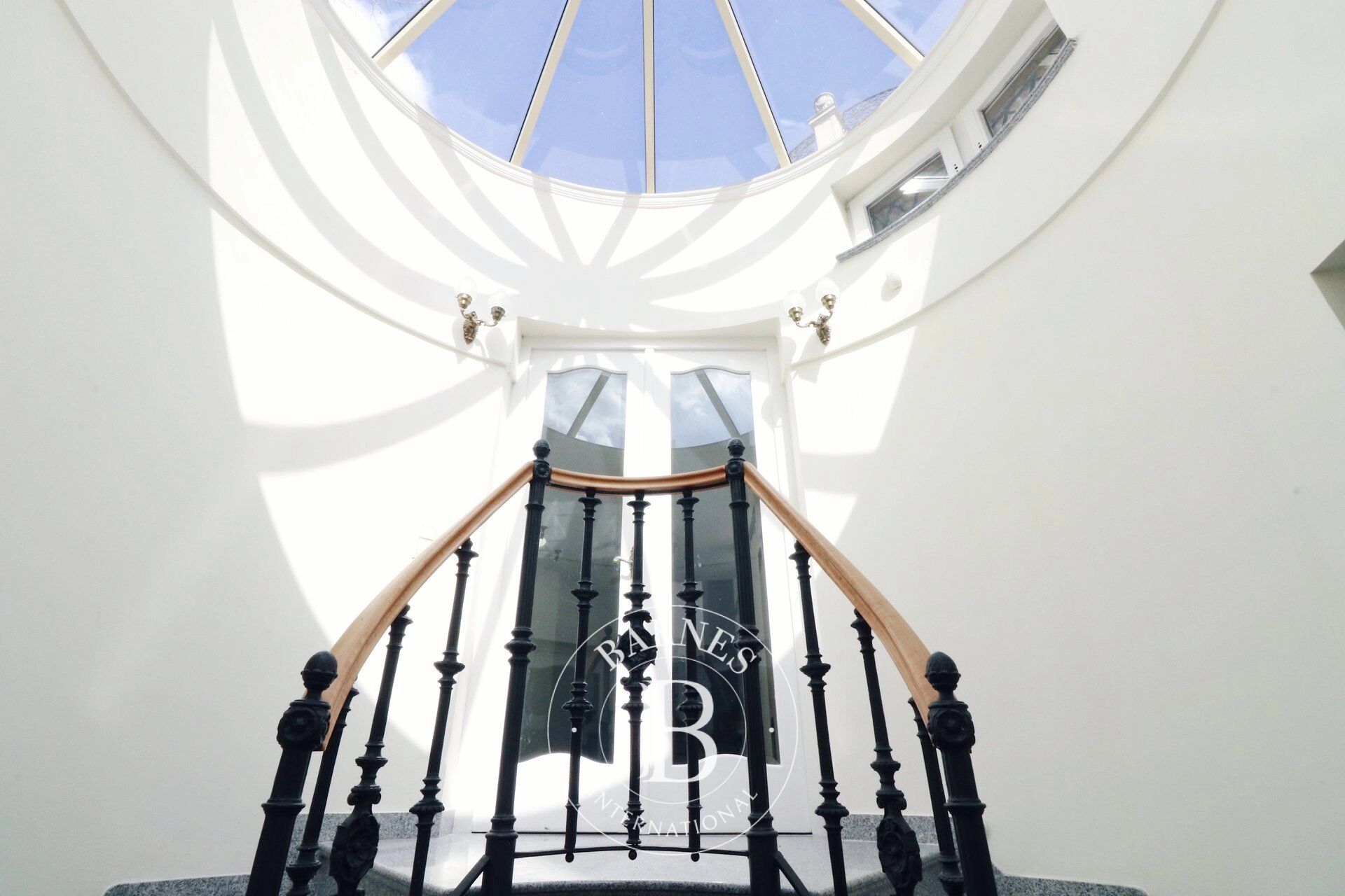 Classic villa building in the heart of Buda - picture 2