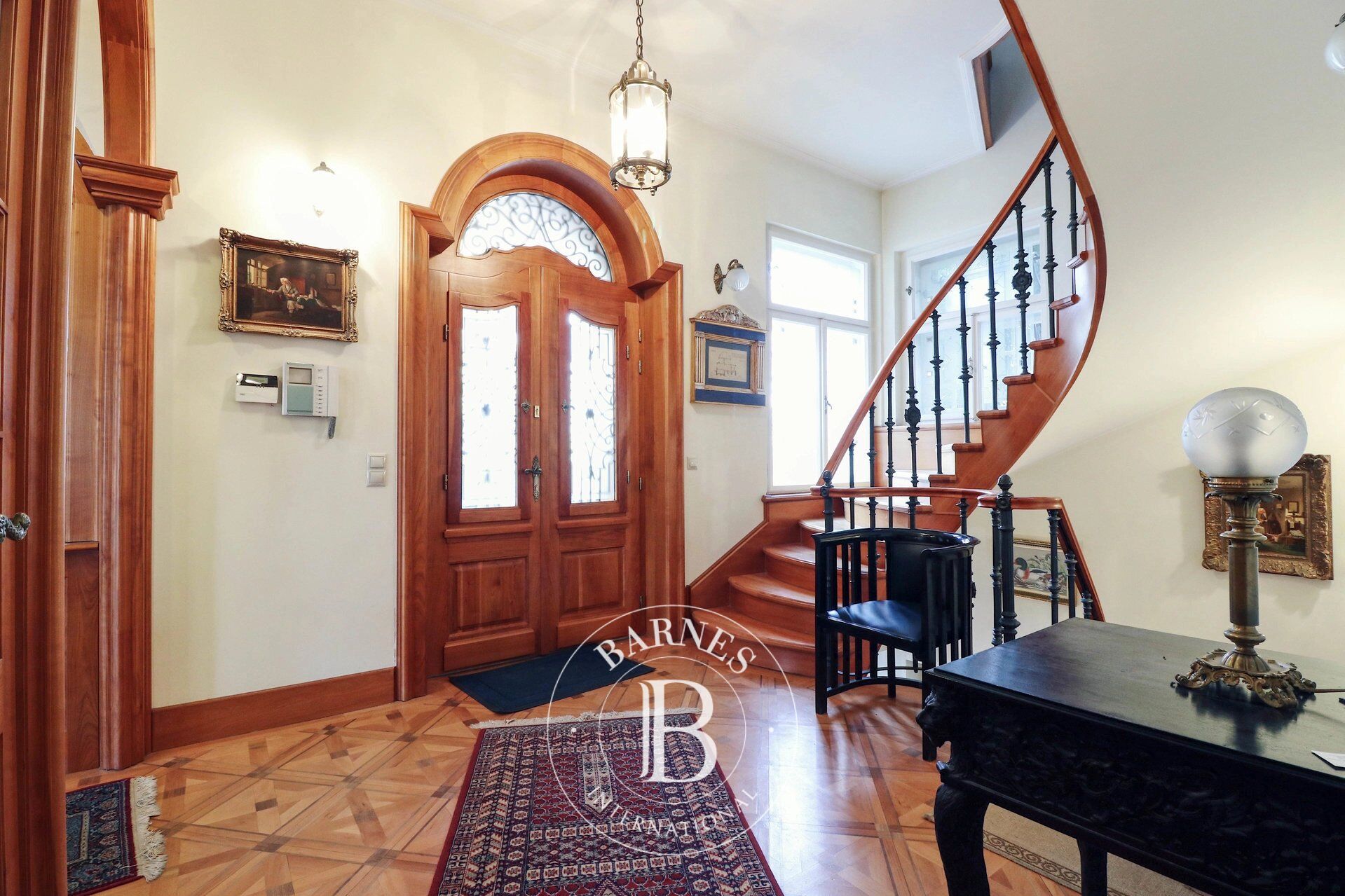 Classic villa building in the heart of Buda - picture 3