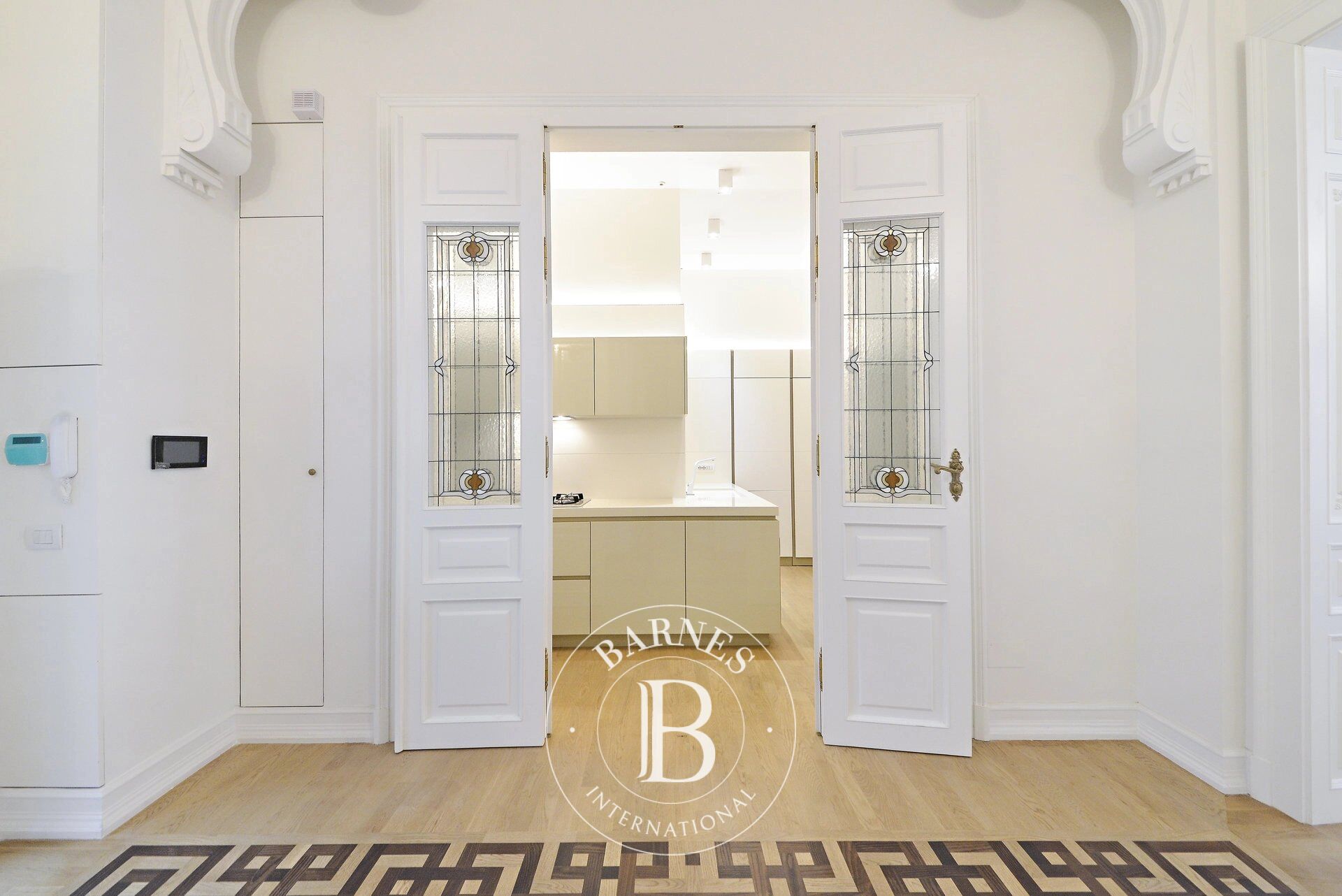 We are offering for sale the apartment of the famous Podmaniczky Frigyes in the Podmaniczky street! - picture 1