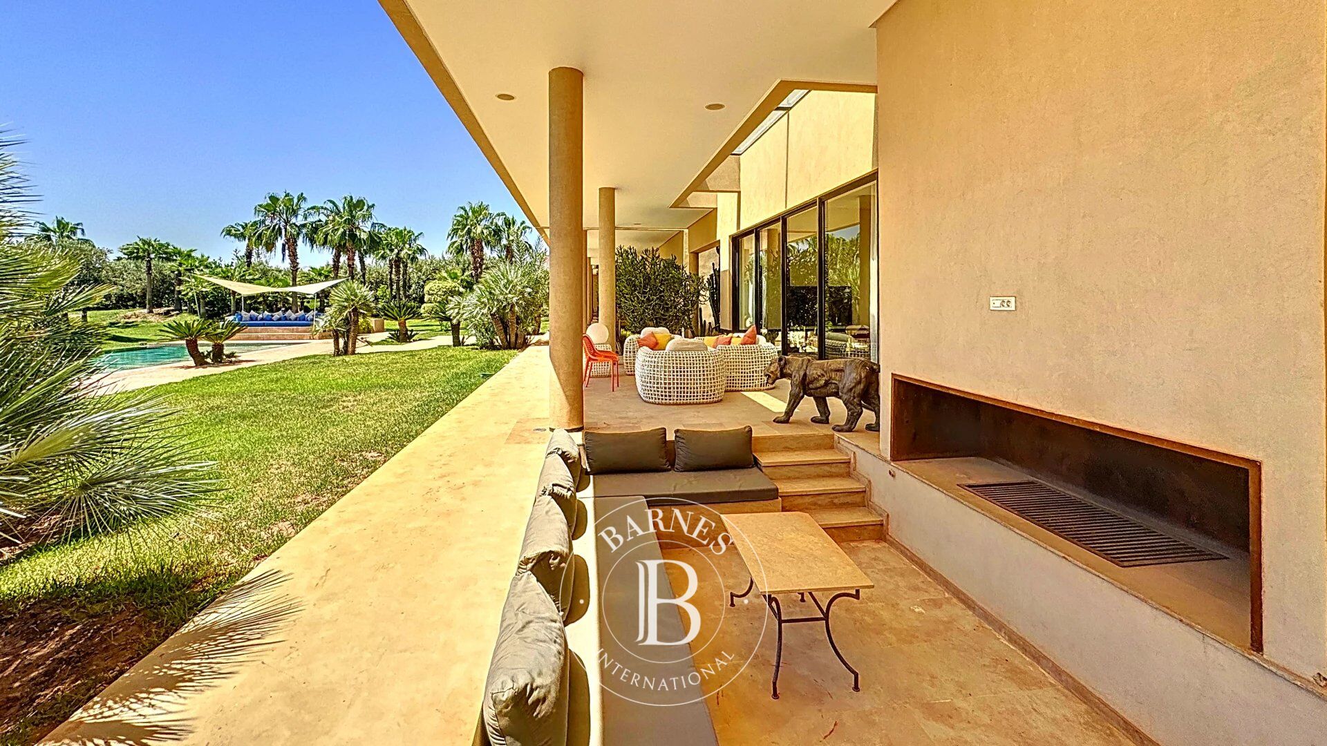 VILLA D’EXCEPTION PLAIN-PIED A MARRAKECH – 1600 M² AVEC VUE PANORAMIQUE SUR L’ATLAS - picture 1