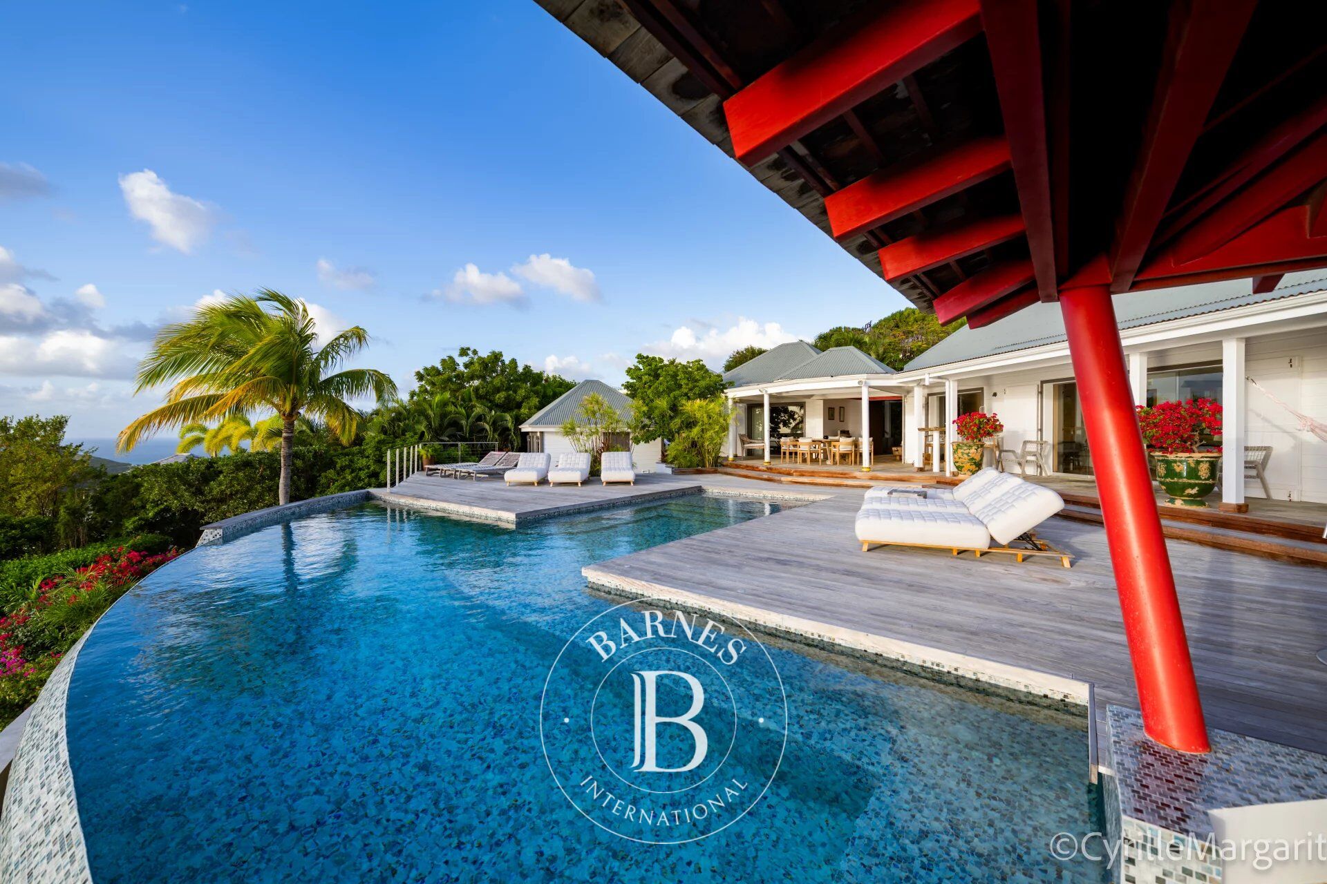 4 Bedroom villa with incredible view - picture 3