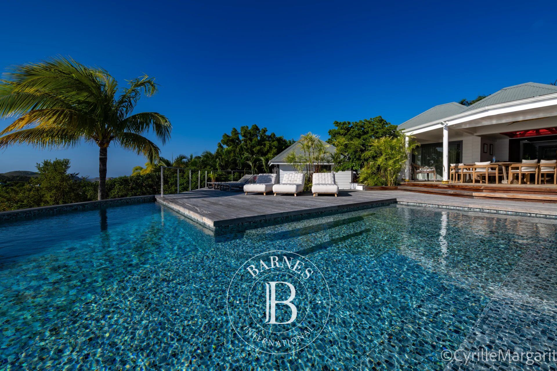 4 Bedroom villa with incredible view - picture 2