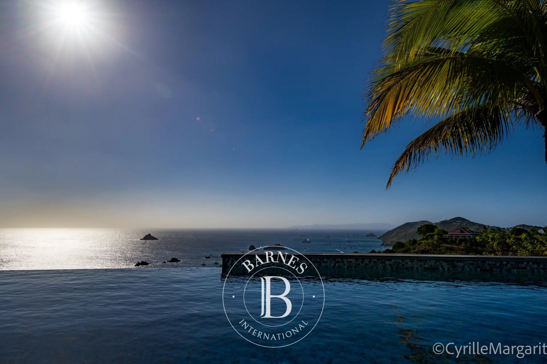 4 Bedroom villa with incredible view - picture 1