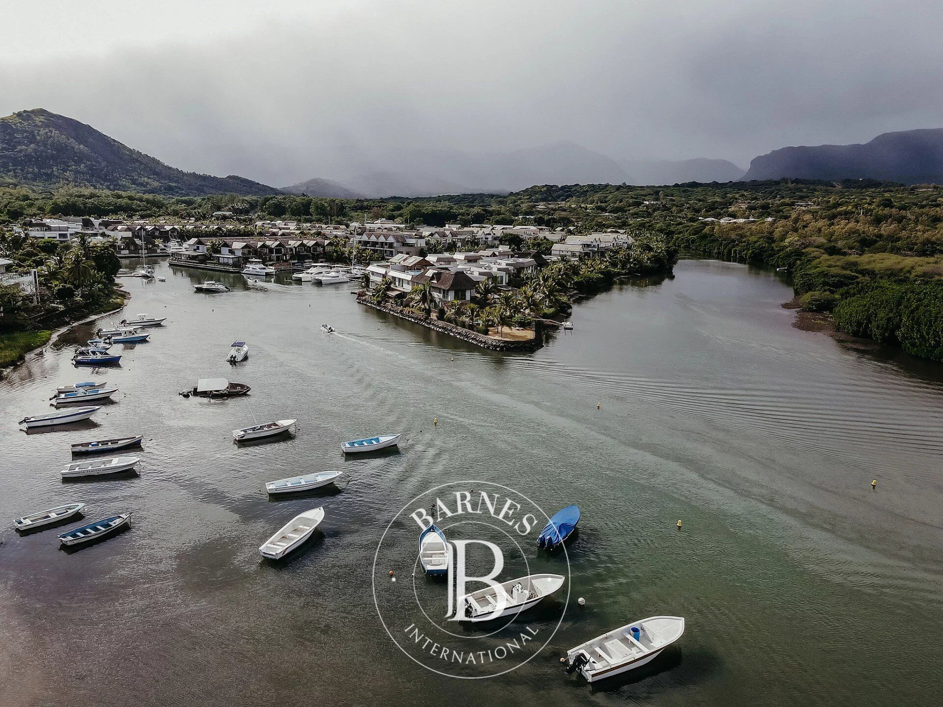 Penthouse Rivière Noire - picture 11