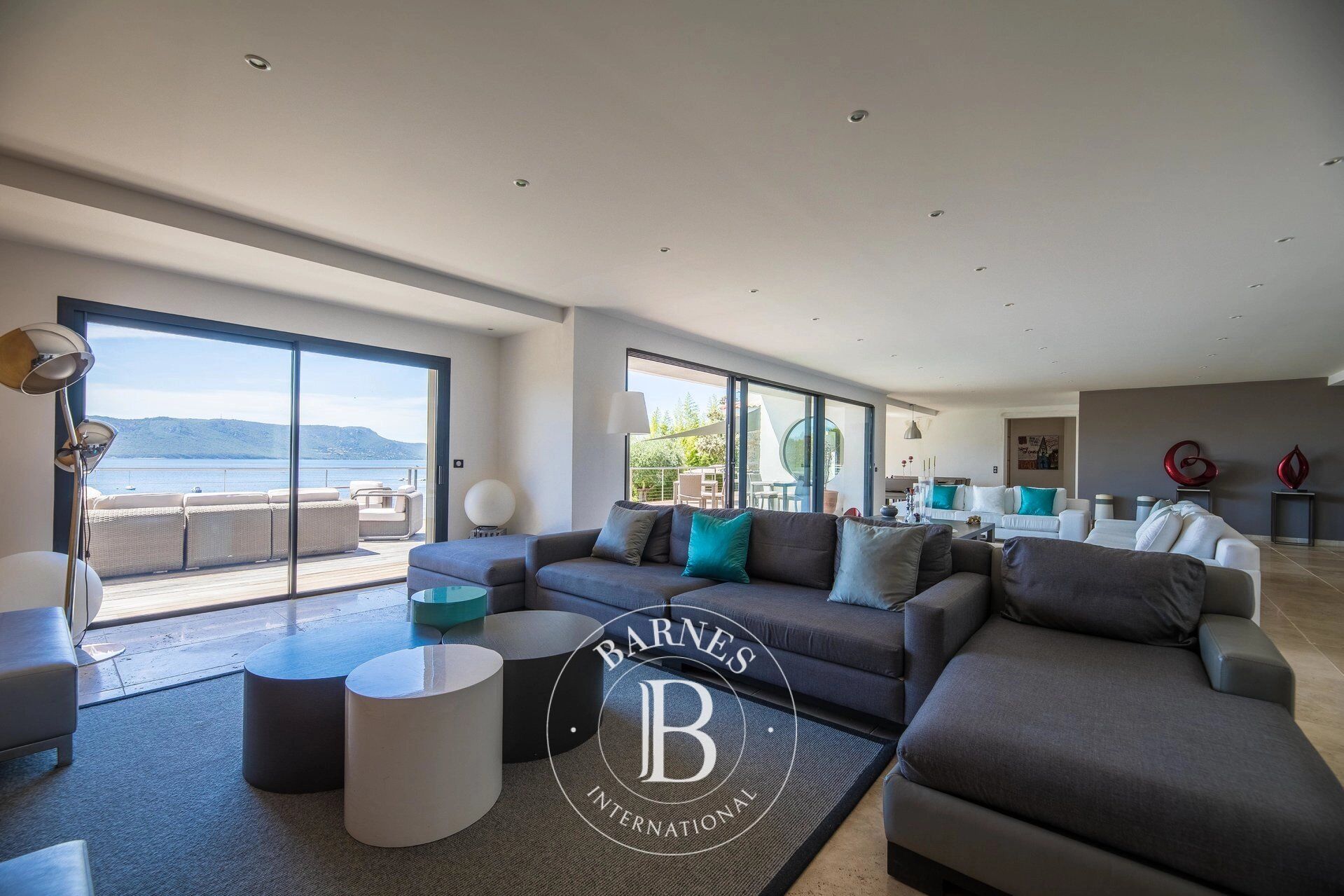 Porto-Vecchio, Golfo di sogno, villa pied dans l'eau, 6 chambres, vue mer panoramique, accès mer - picture 3