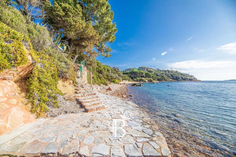 Porto-Vecchio, Domaine de Cala Rossa, villa 6 chambres, vue mer, pied dans l'eau