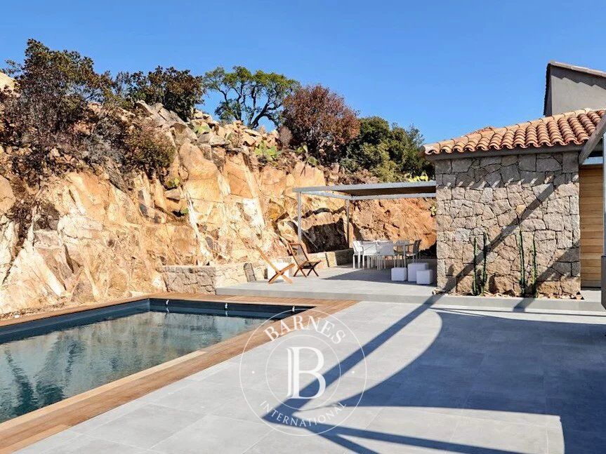 Porto Vecchio, Palombaggia, villa 4 bedrooms, swimming-pool and sea view, - picture 3