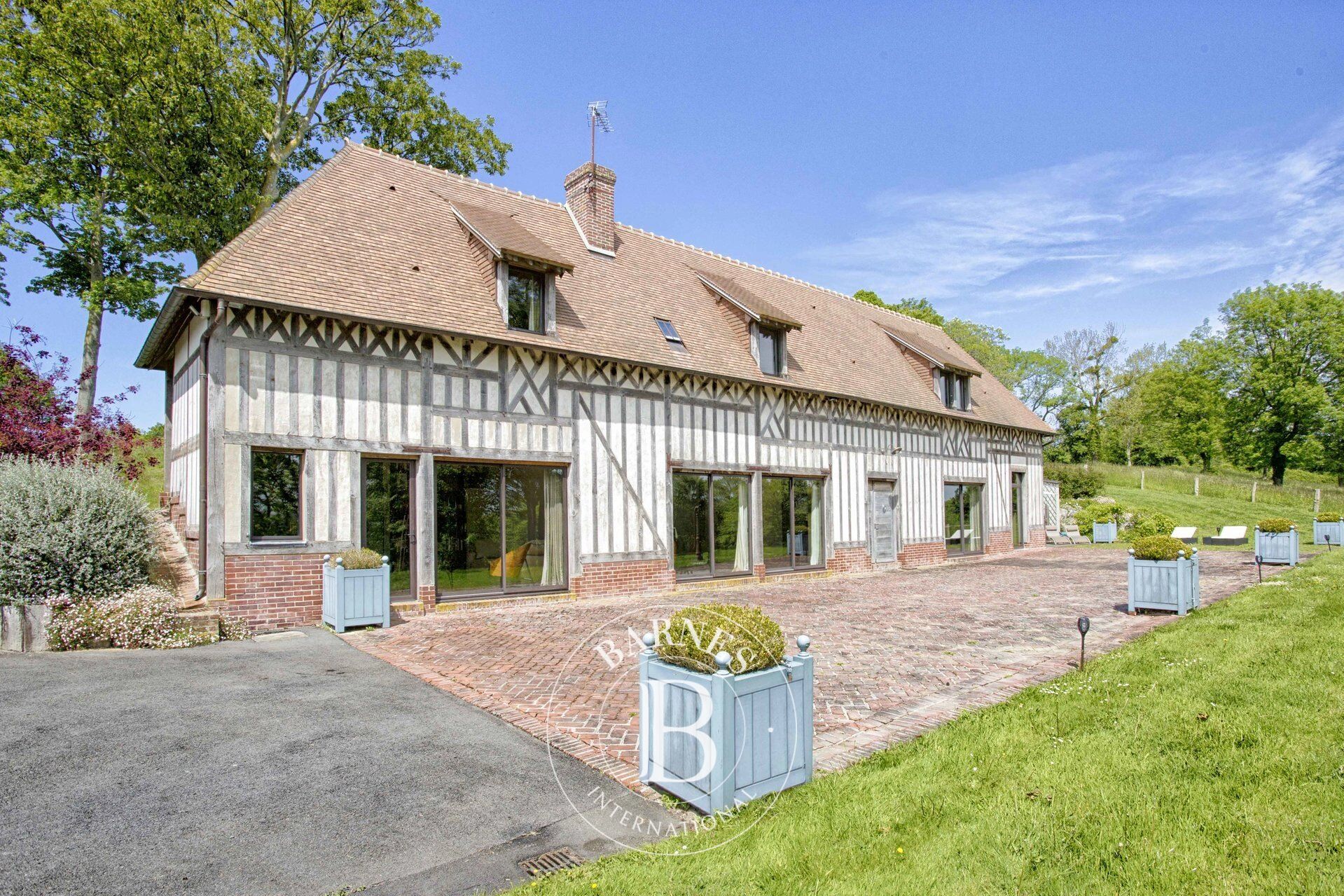 VILLA - TROUVILLE SUR MER - 4 BEDROOMS- POOL - picture 1