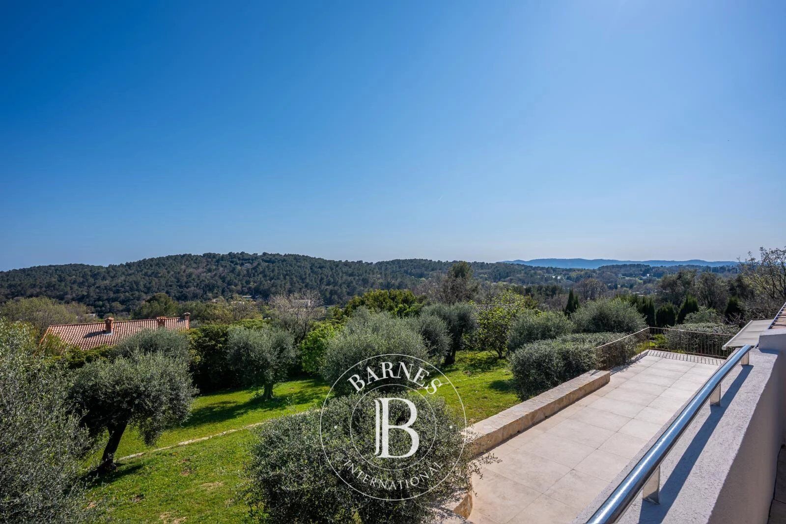 Opio - Villa d'architecte - Vue mer - Superbe terrain paysager de 5000 m2 - picture 2