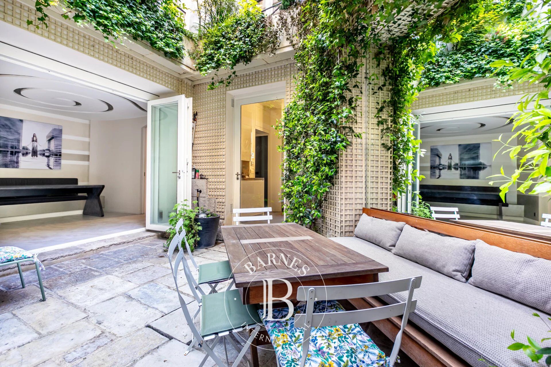 PARIS 7 - Bon Marché - Maison avec patio intérieur - 4 chambres et bureau - picture 2