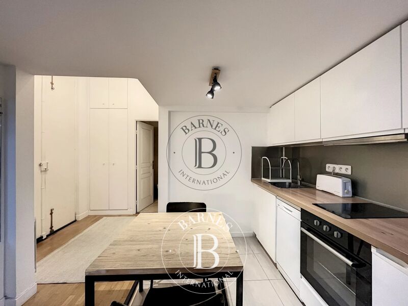 Rented, Apartment Paris 8ème - picture 3