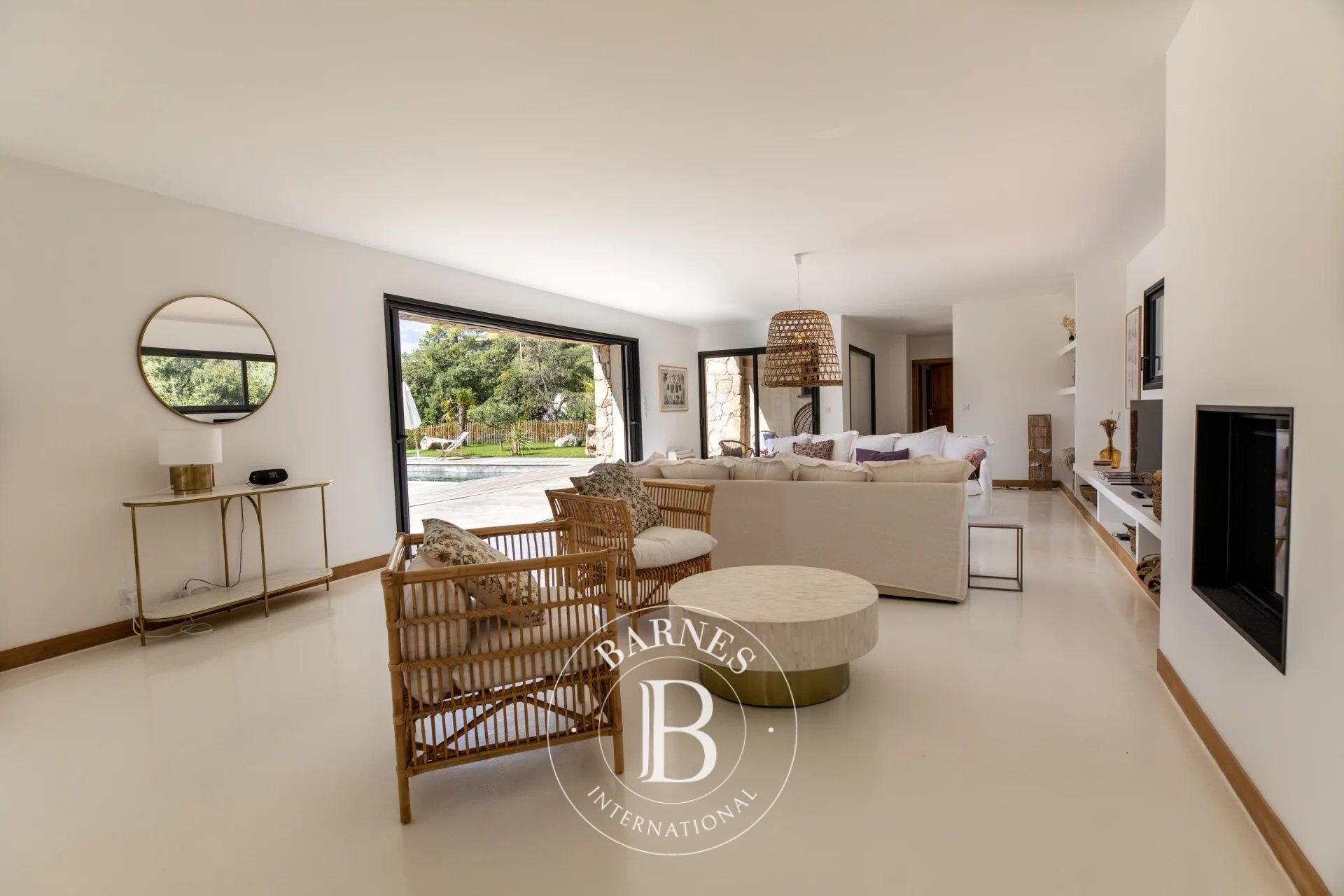 Exclusivité, Lecci, proche Saint-Cyprien, Villa en pierre type bergerie, 4 chambres, piscine, proche plage - picture 2