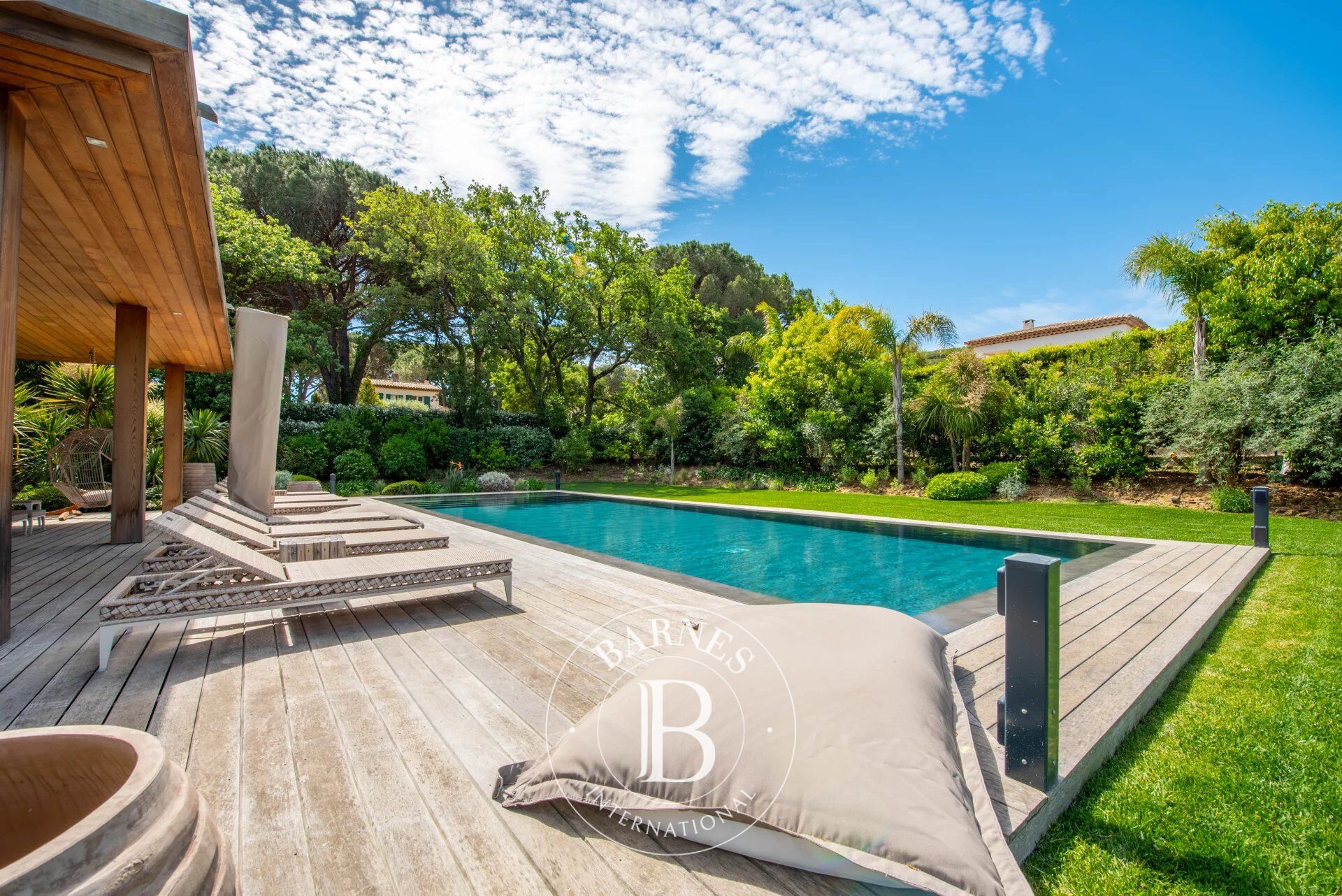 SAINT-TROPEZ - SECURE DOMAIN - 6 BEDROOMS - SWIMMING POOL - picture 2