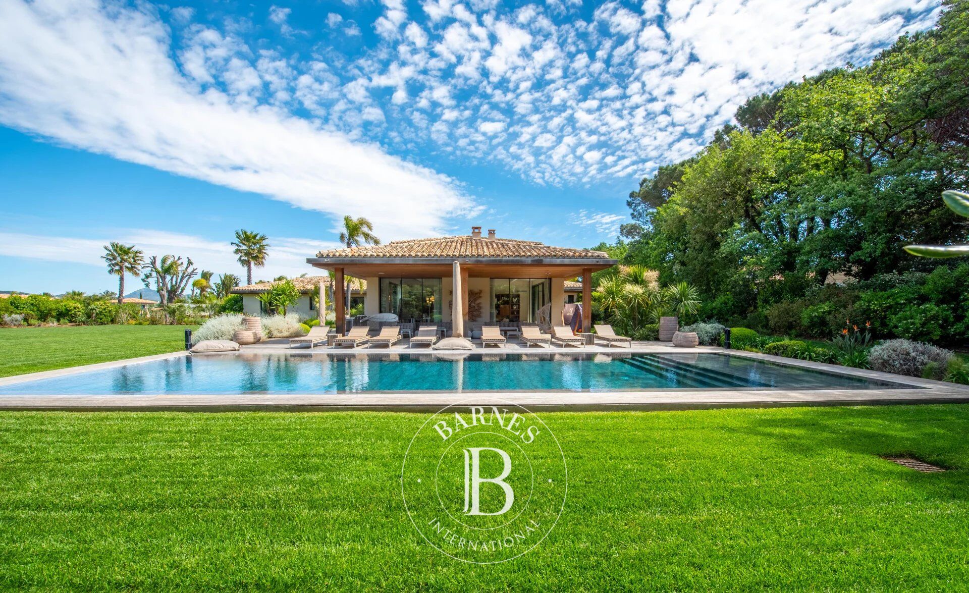 SAINT-TROPEZ - SECURE DOMAIN - 6 BEDROOMS - SWIMMING POOL - picture 3