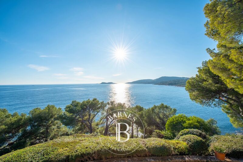 RAMATUELLE - WATERFRONT PROPERTY - 7 BEDROOMS