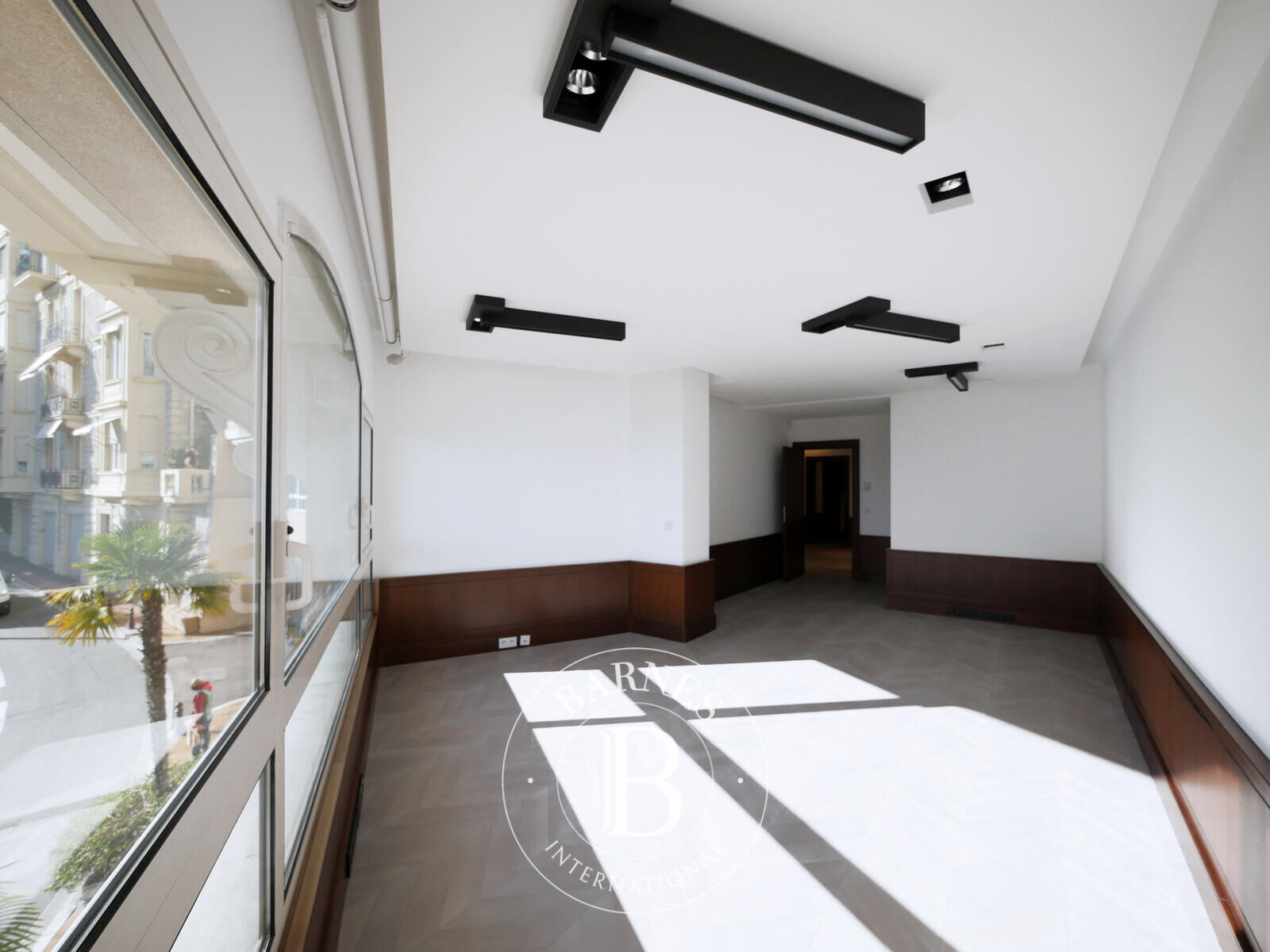 VILLA DEL SOLE - LARGE HIGH-END OFFICES - picture 3