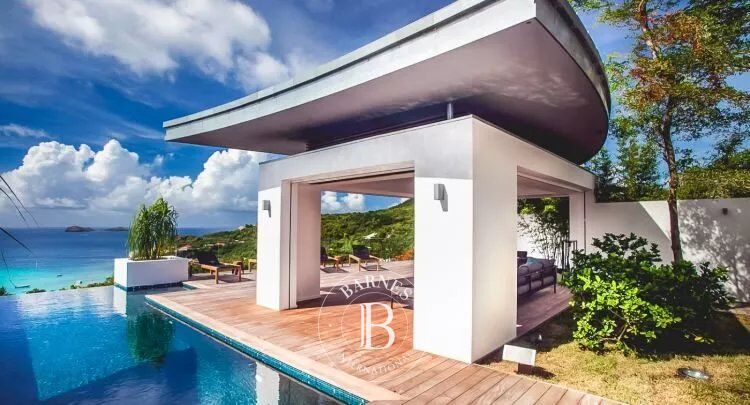 4 bedroom villa overlooking St Jean's bay - picture 2