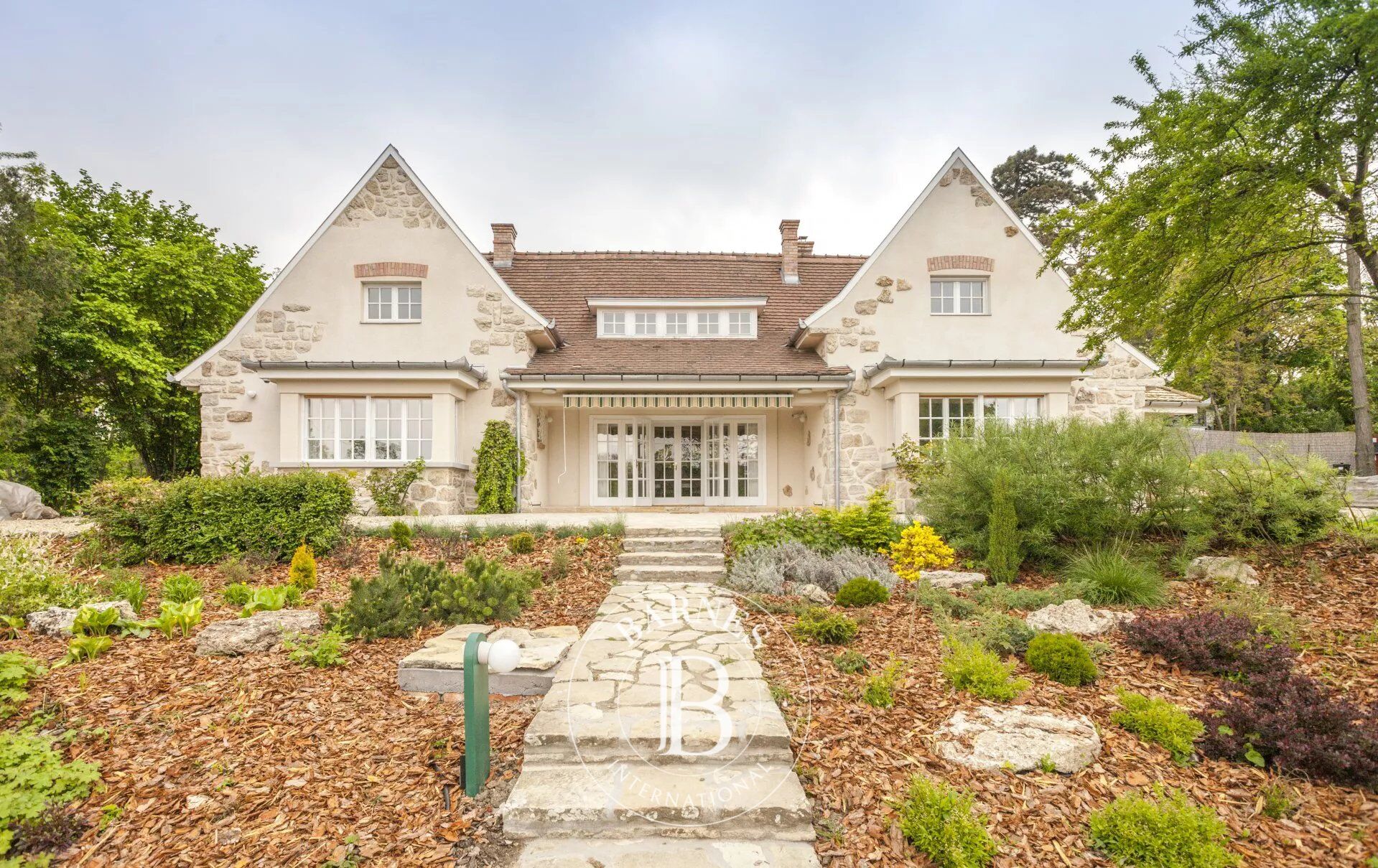 Palacete Leányfalu - picture 1