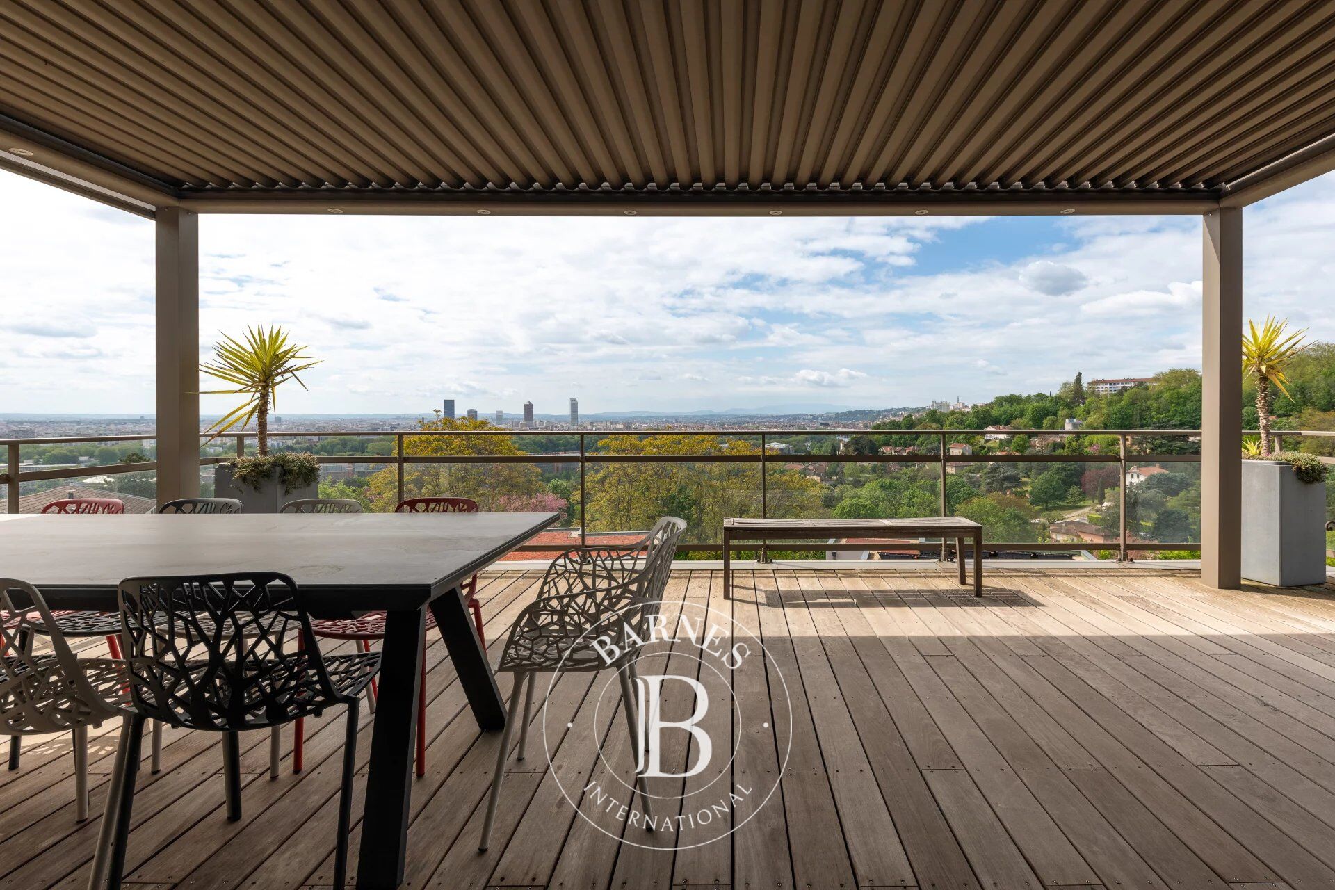 Caluire et Cuire - Top floor penthouse of 193.28 sqm - 4 bedrooms - 3 Terraces - Solarium with Spa - Panoramic view - Garage - picture 3