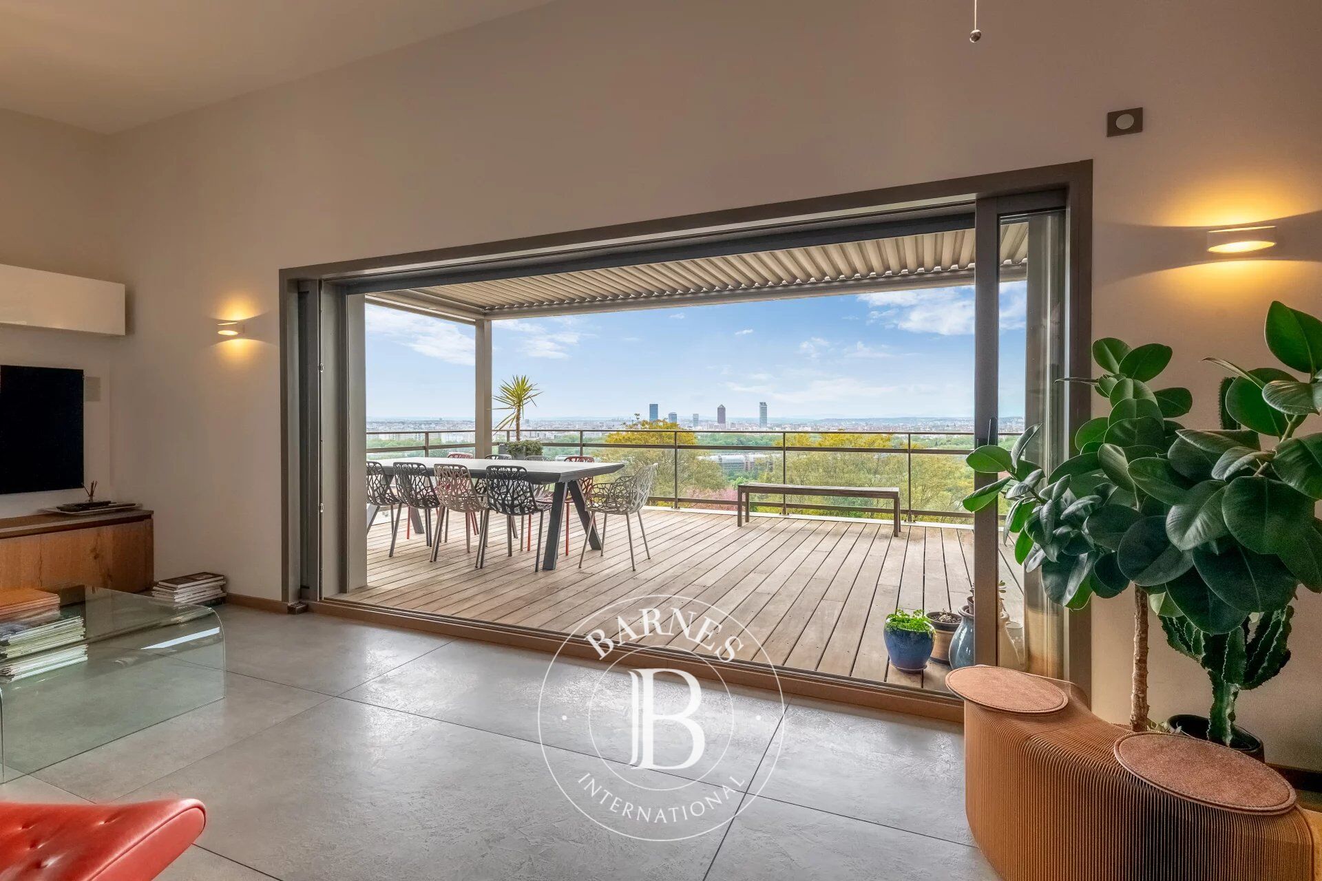 Caluire et Cuire - Top floor penthouse of 193.28 sqm - 4 bedrooms - 3 Terraces - Solarium with Spa - Panoramic view - Garage - picture 2