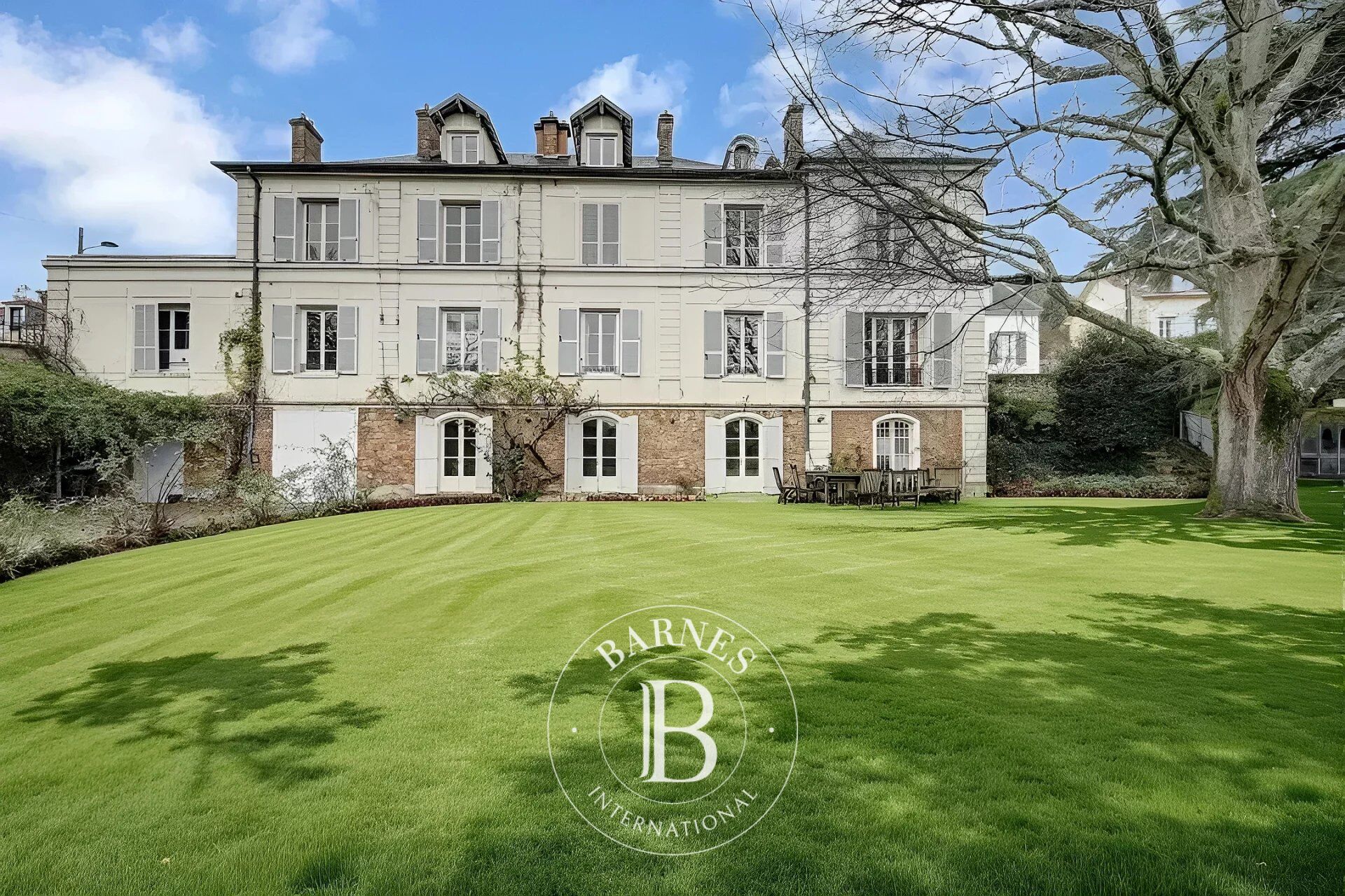 Period property, Jouy-en-Josas centre, 10 bedrooms - picture 1