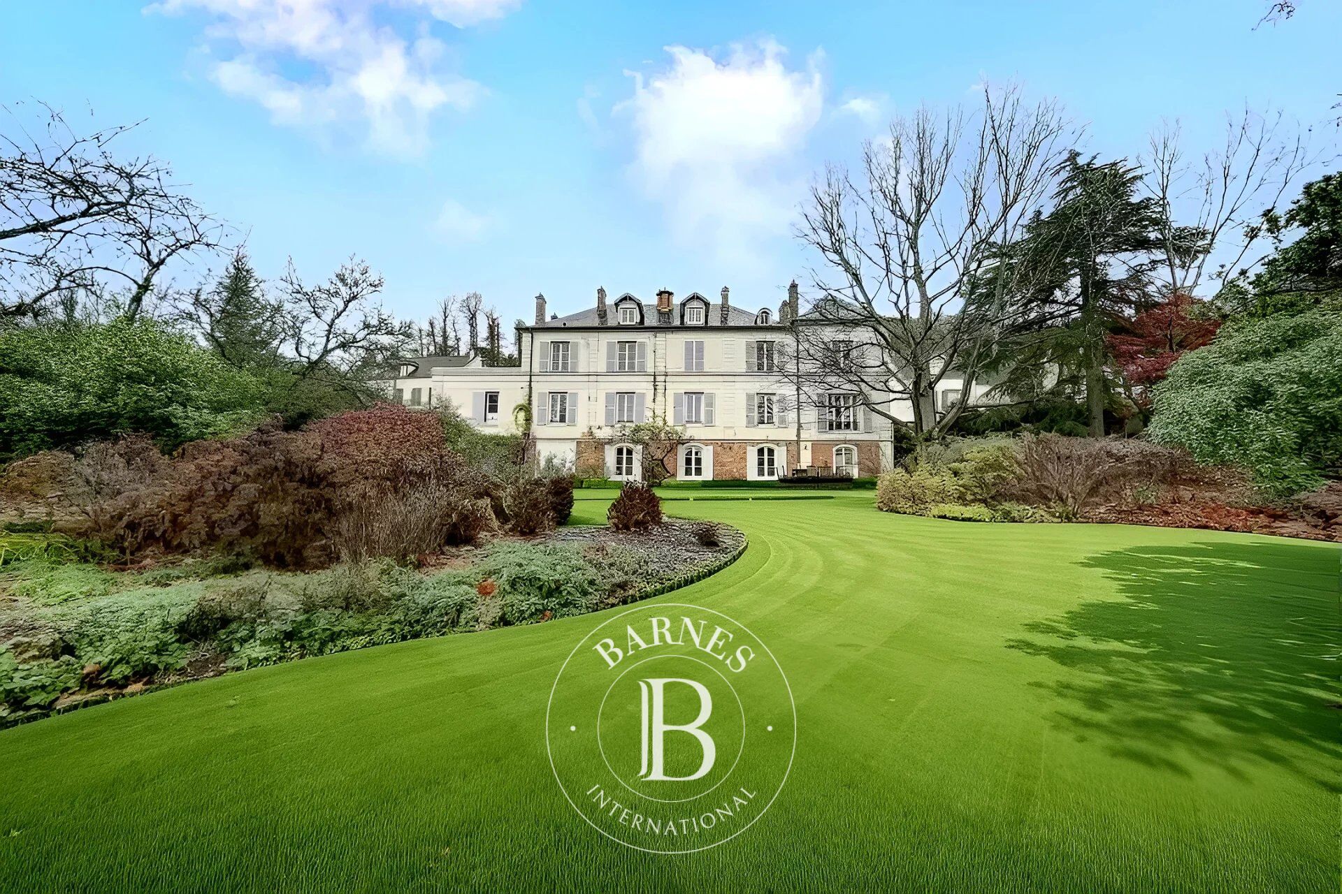 Period property, Jouy-en-Josas centre, 10 bedrooms - picture 2